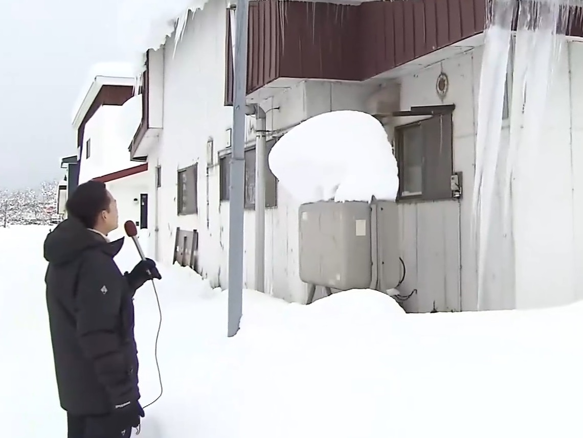 巨大なツララが…