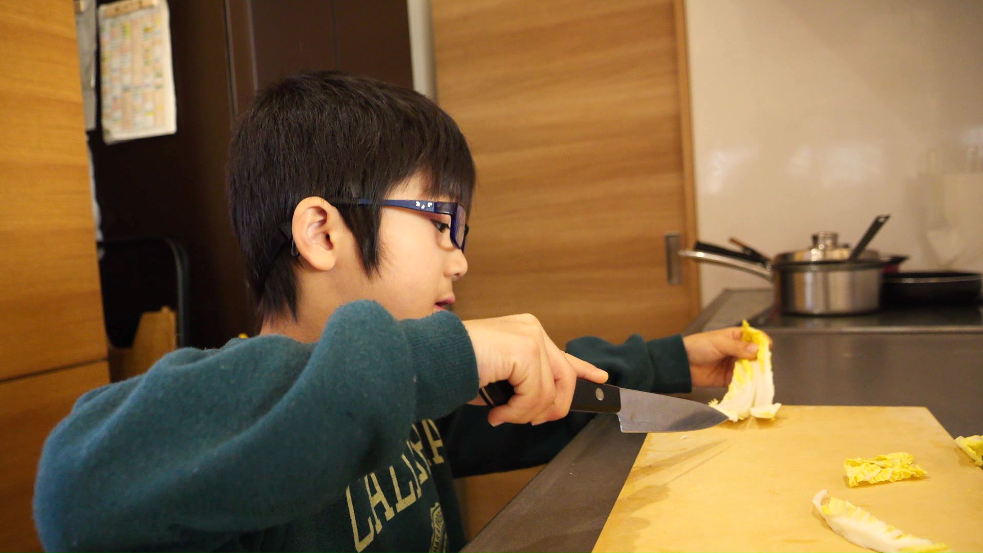 エサの準備をする山本慎司くん