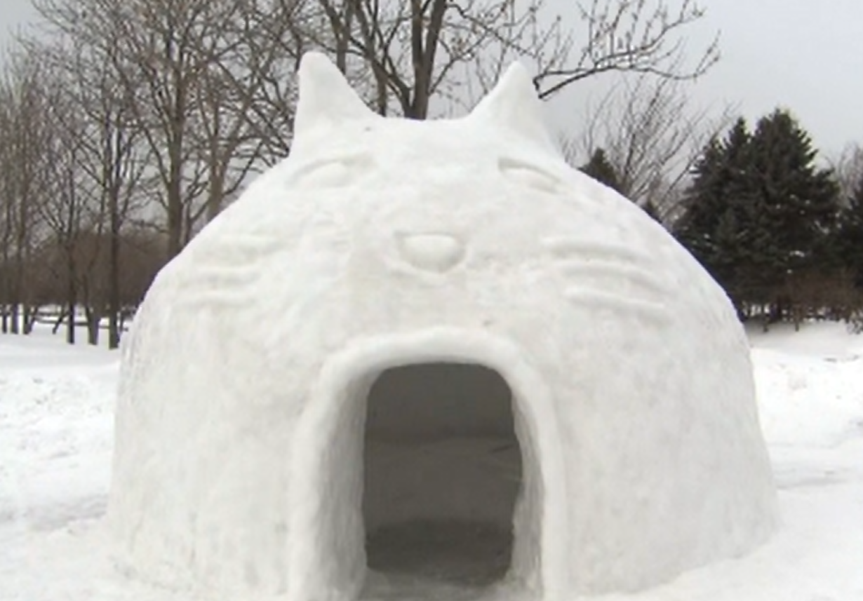 園内では大きなかまくらを8基設置