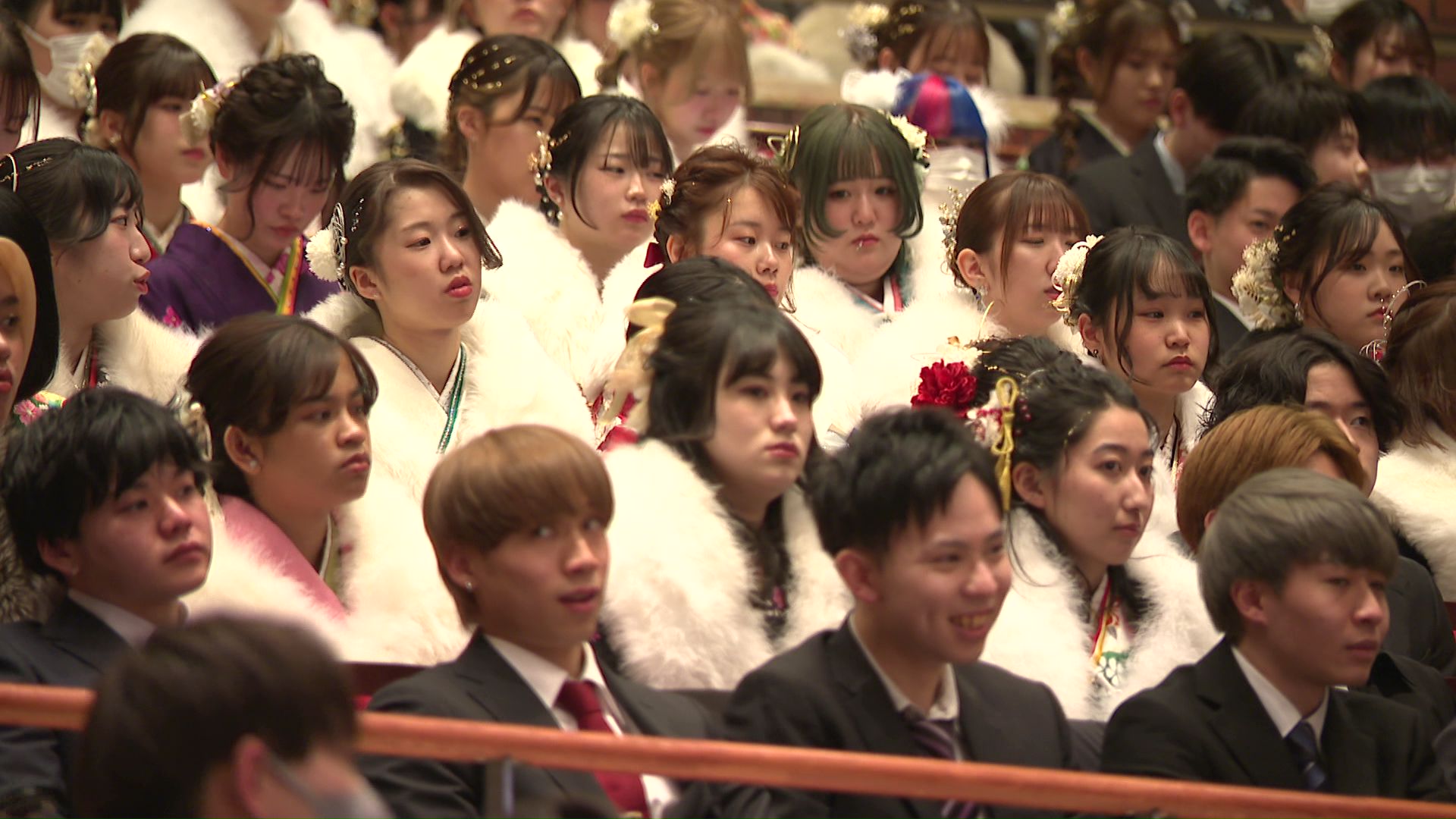 多くの若者が新たな決意を新たに