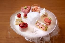 北海道の真っ白い雪やイチゴをイメージしたスイーツセット