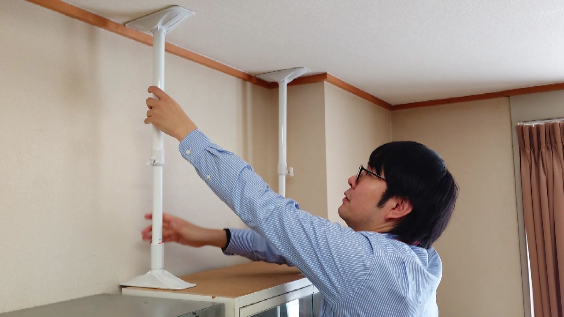 突っ張り耐震ポール