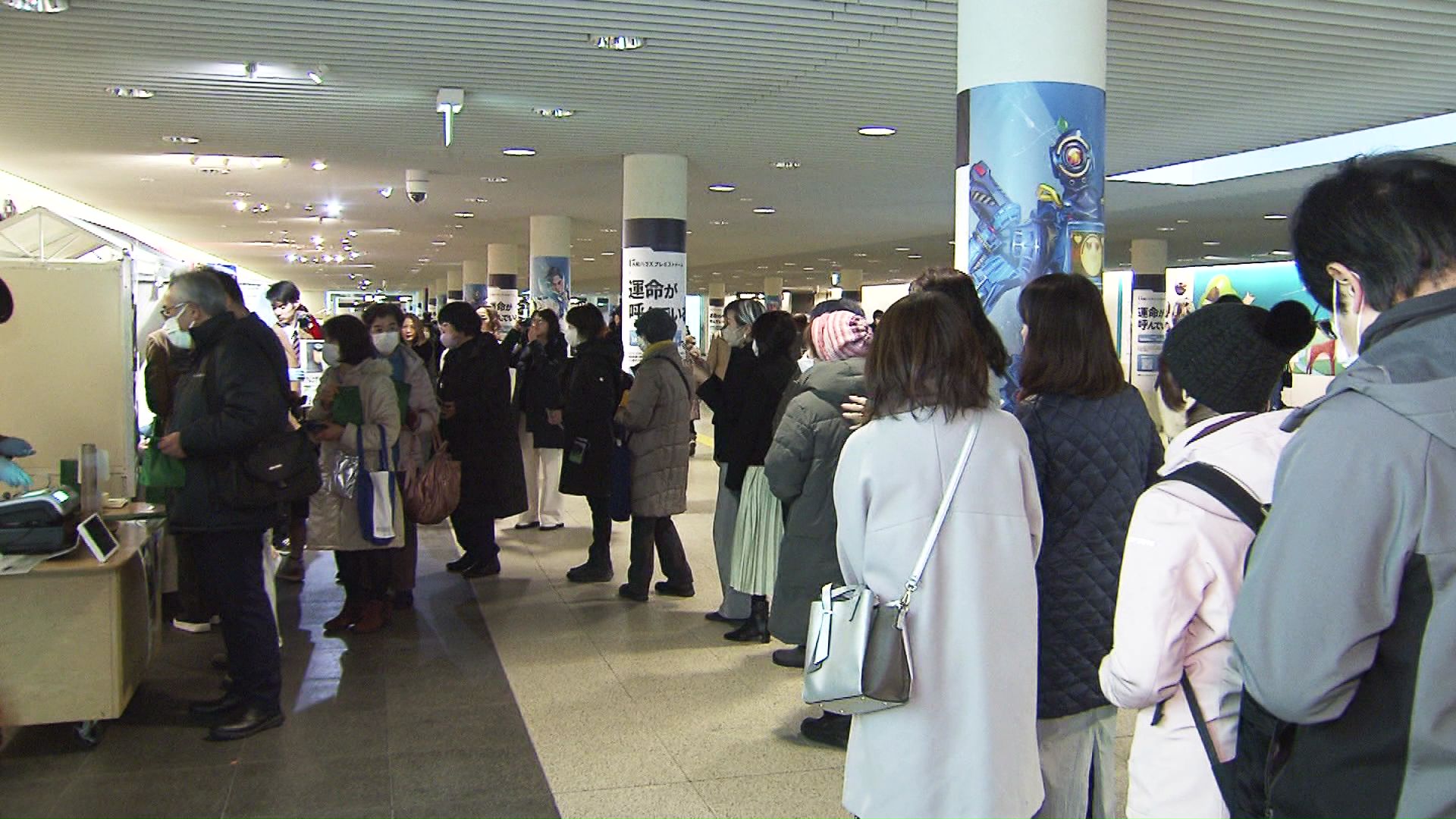 販売会にはお客さんの行列が