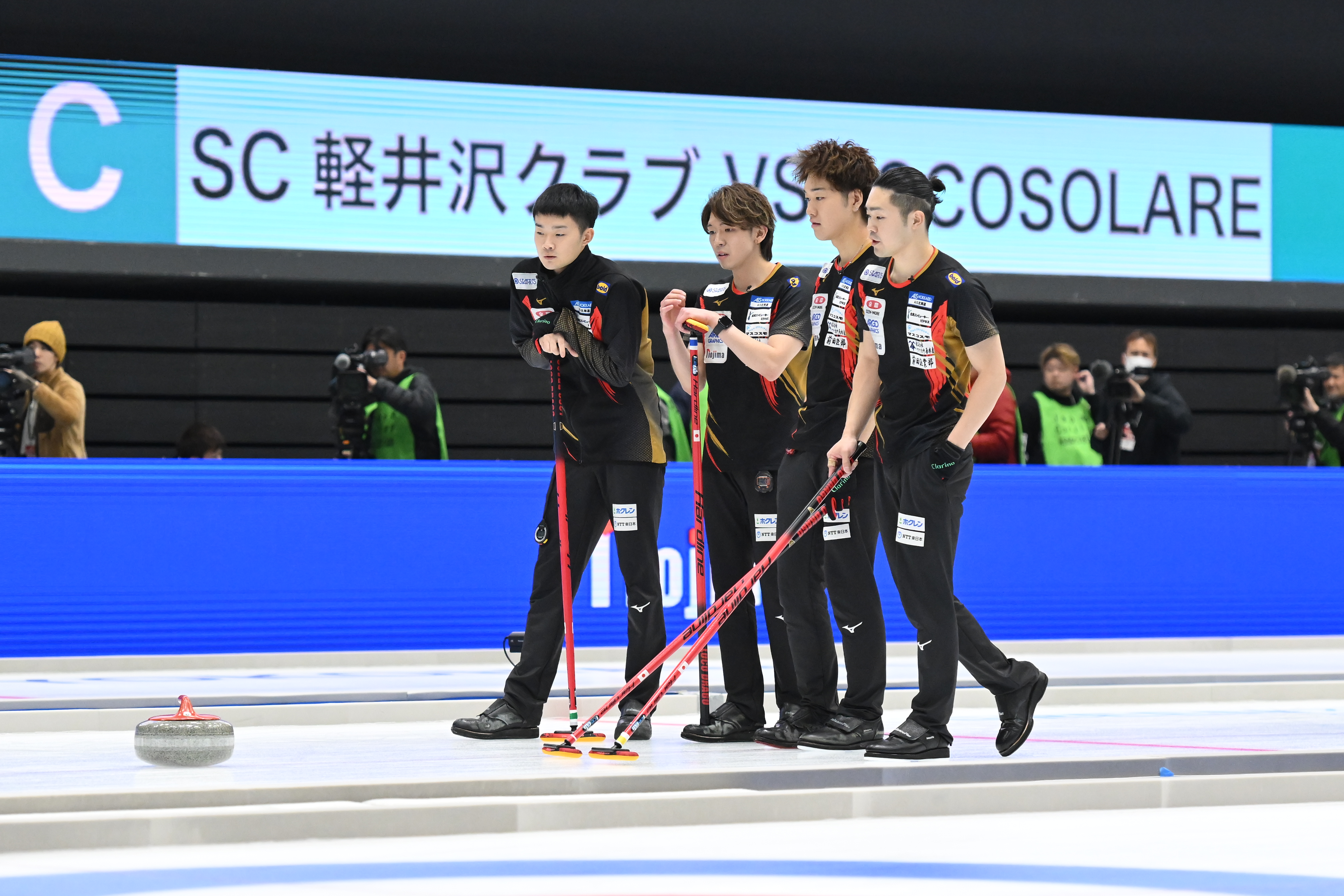 準優勝の男子ロコ・ソラーレ(C)JCA/H.IDE