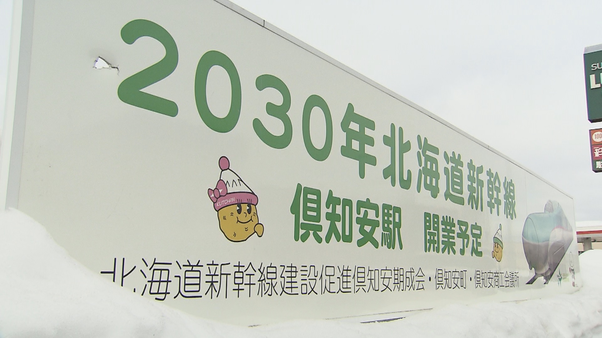 夜も外国人観光客でにぎわう