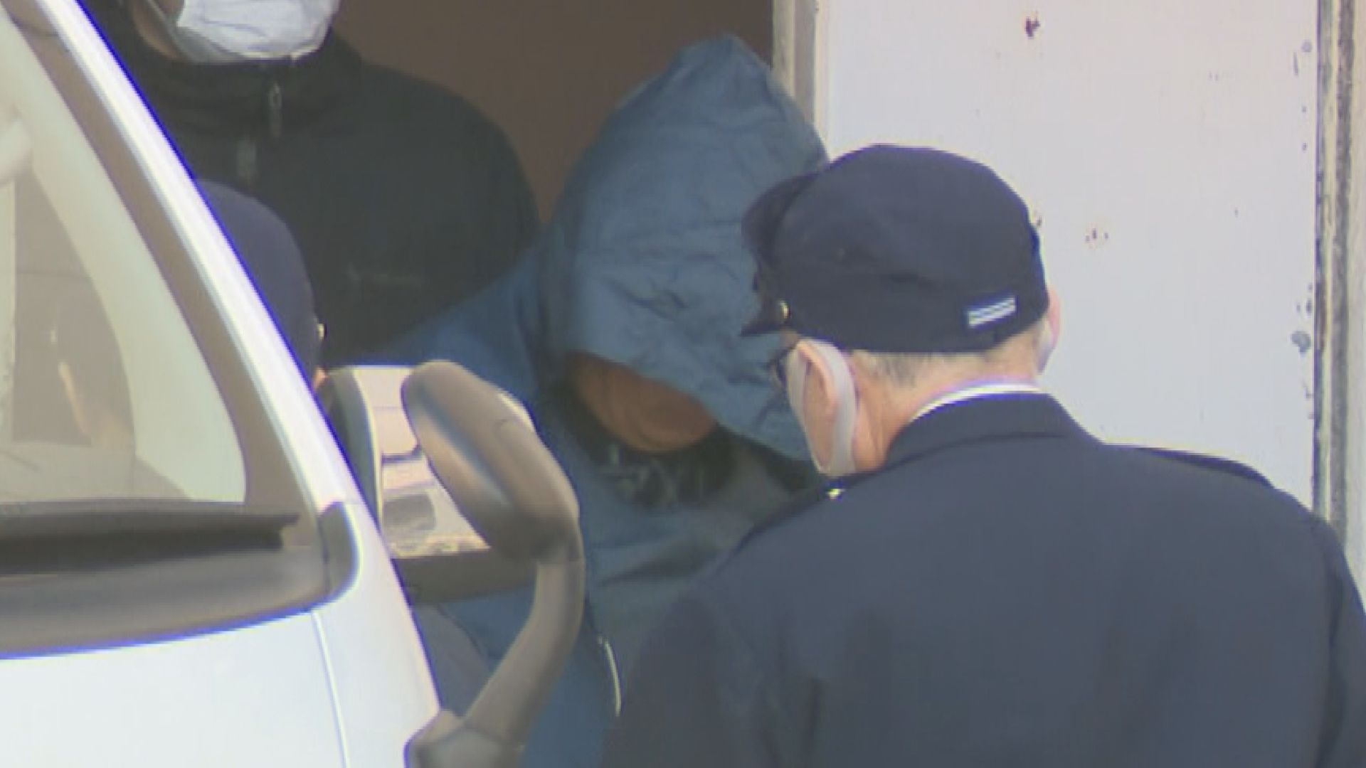 送検される塚本洋一容疑者