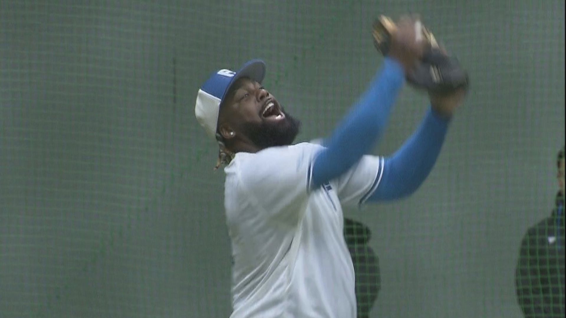 ノック終了でガッツポーズのレイエス選手