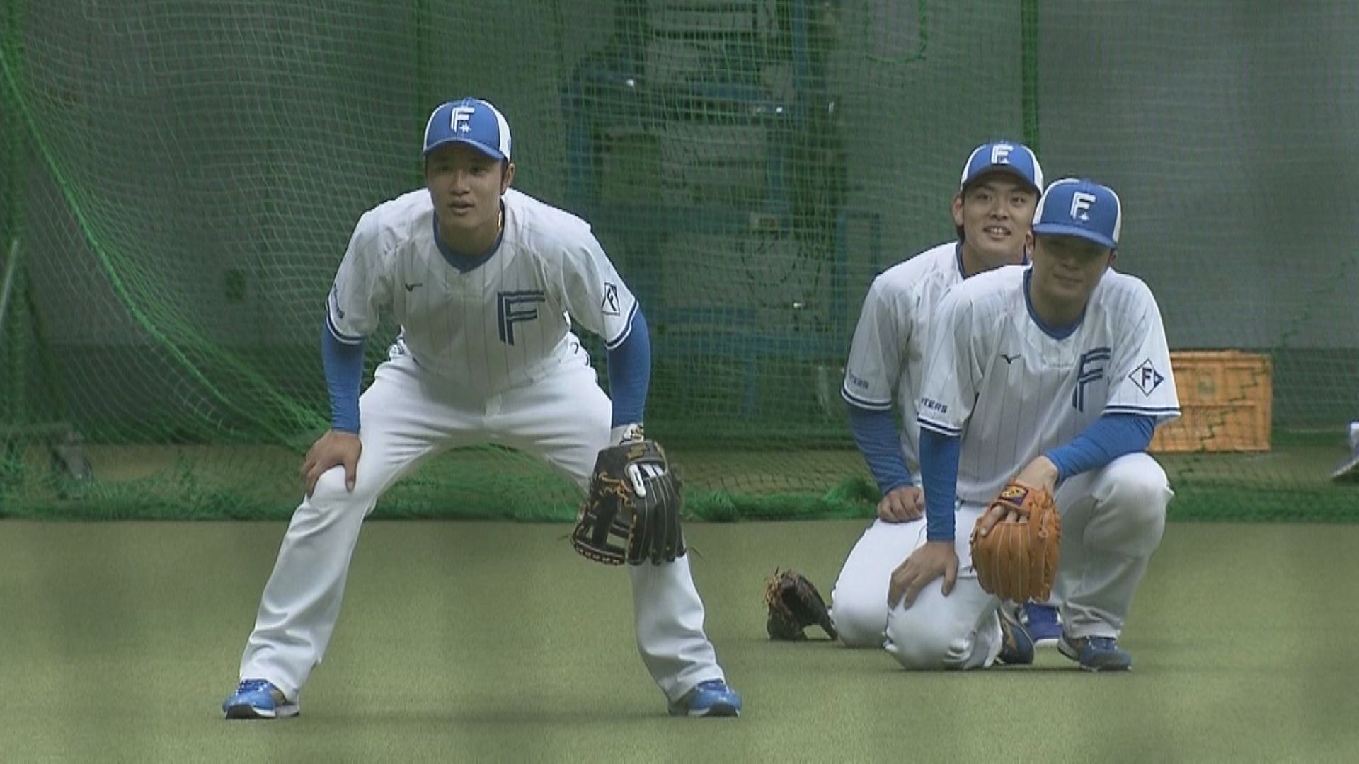 厳しいノックも内野手たちから笑顔も