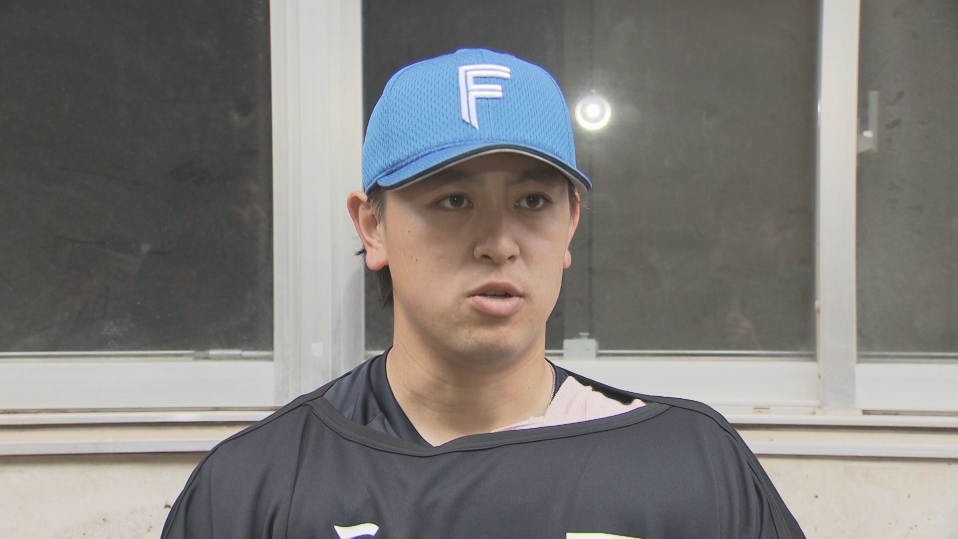 オープン戦に登板後インタビューに答える河野竜生投手