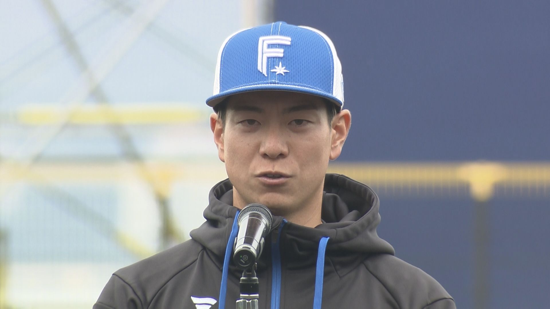 キャンプ打ち上げで挨拶をする松本剛選手(31)