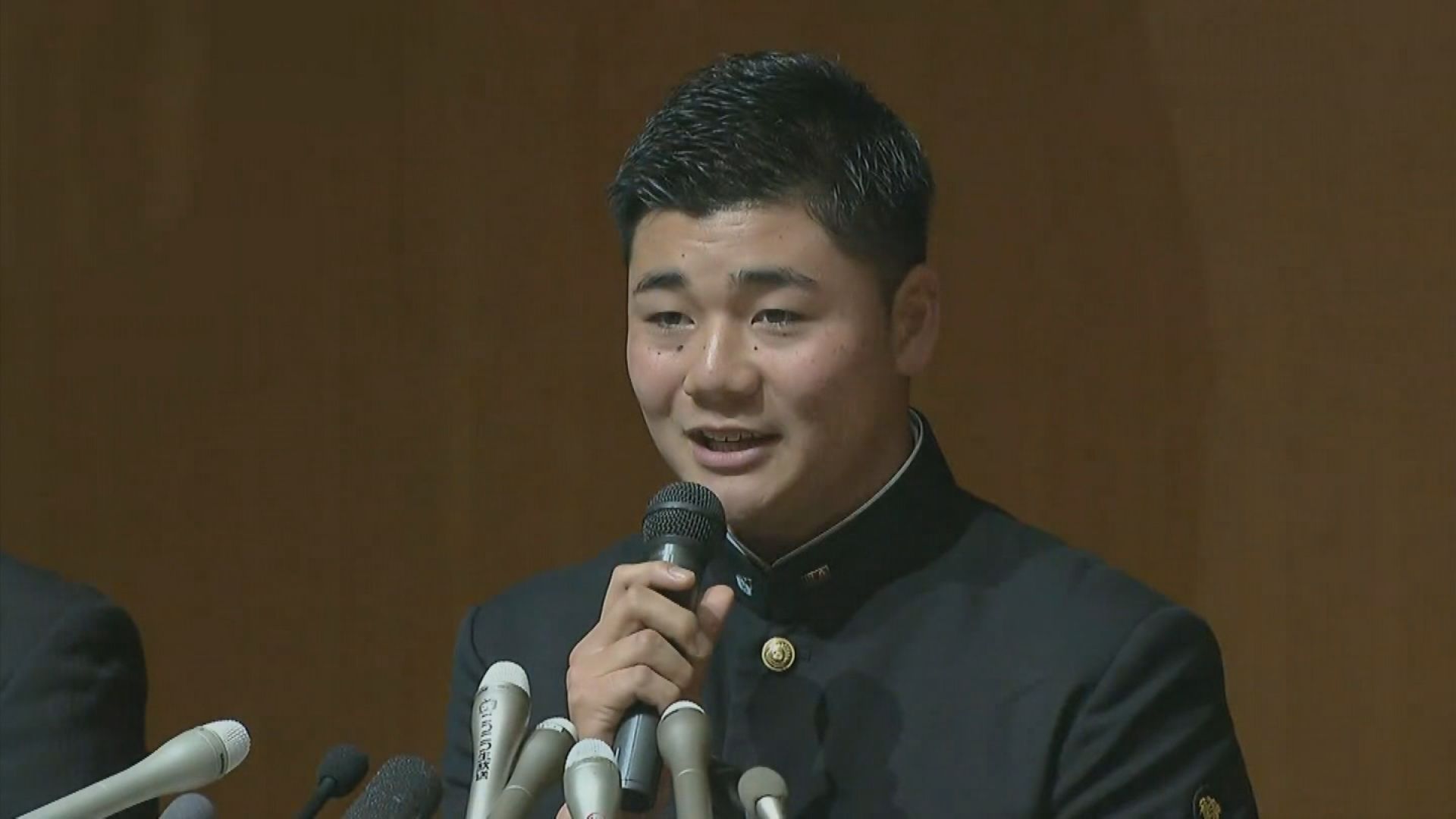 早稲田実業高時代の清宮選手(2017年・ドラフト会議終了後)