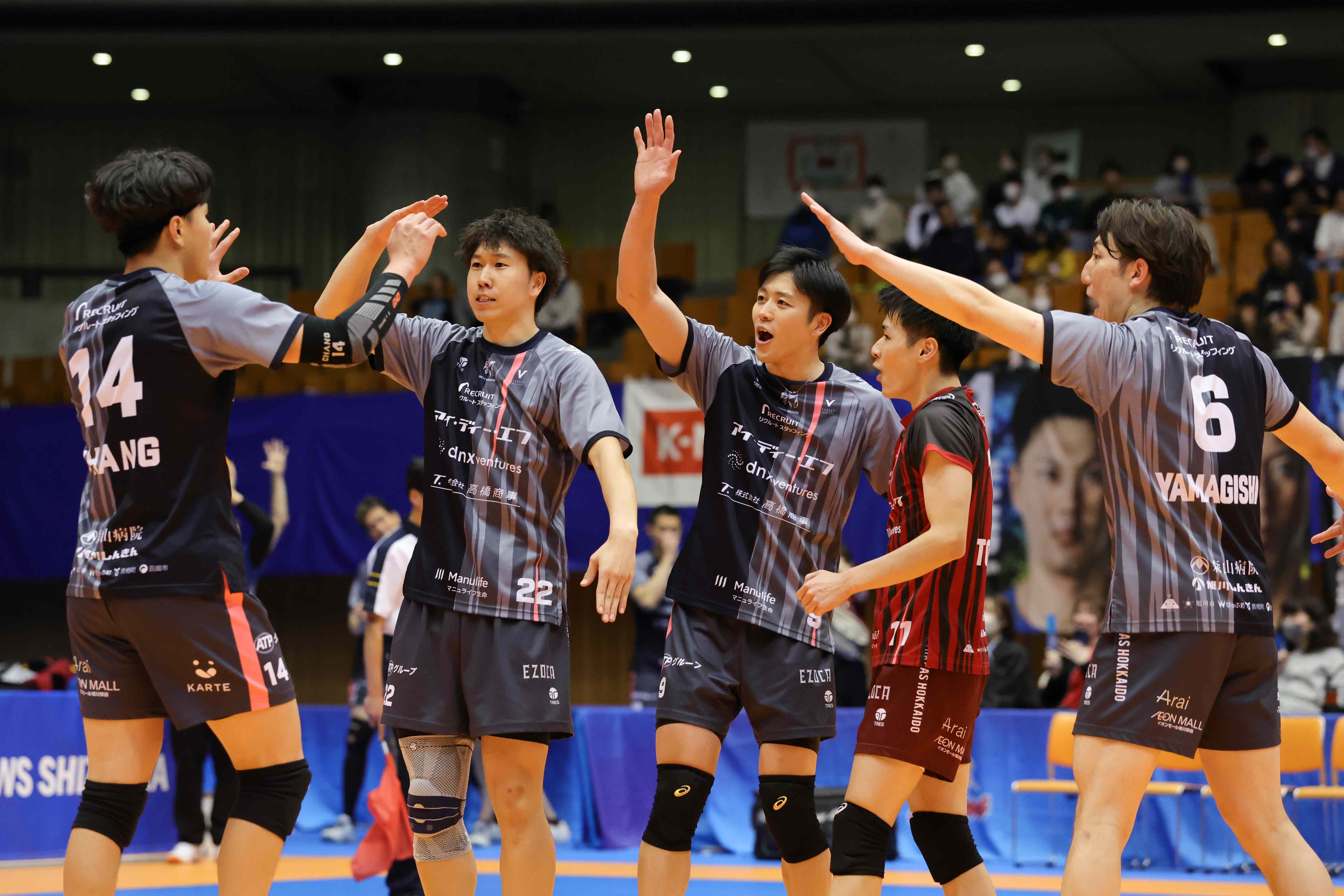 喜ぶヴォレアス北海道の選手たち(写真提供:SV.LEAGUE)