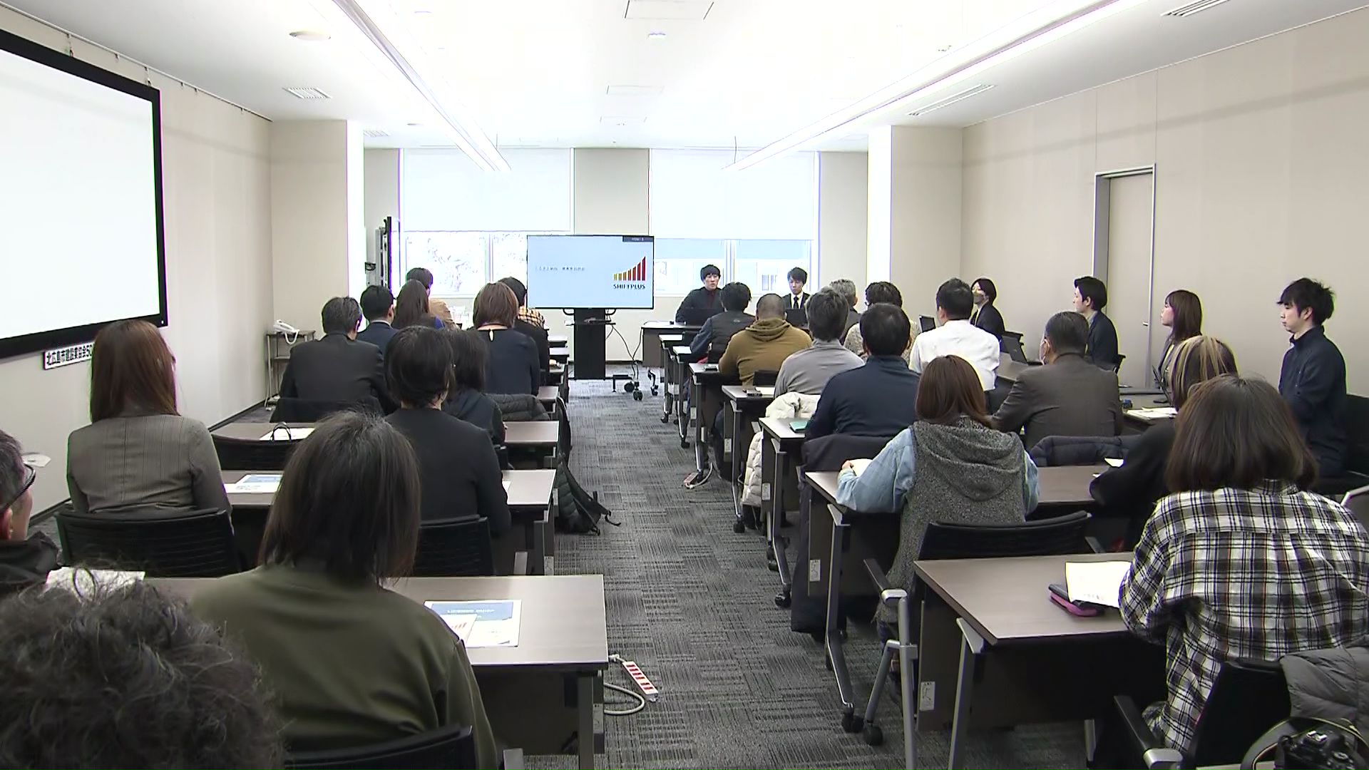 説明会には30社以上の企業が参加