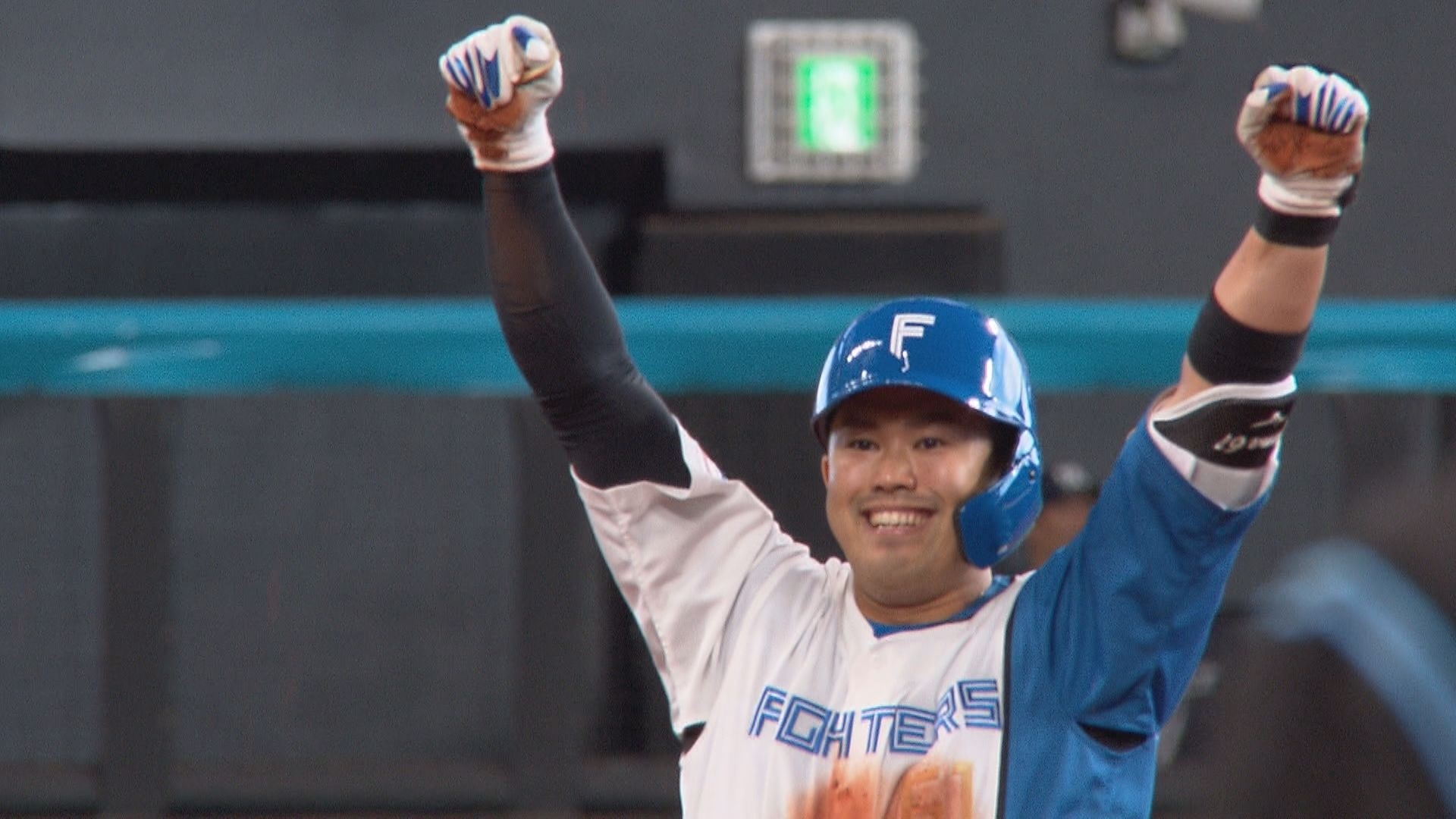 6回裏逆転のタイムリーを放つ今川優馬選手