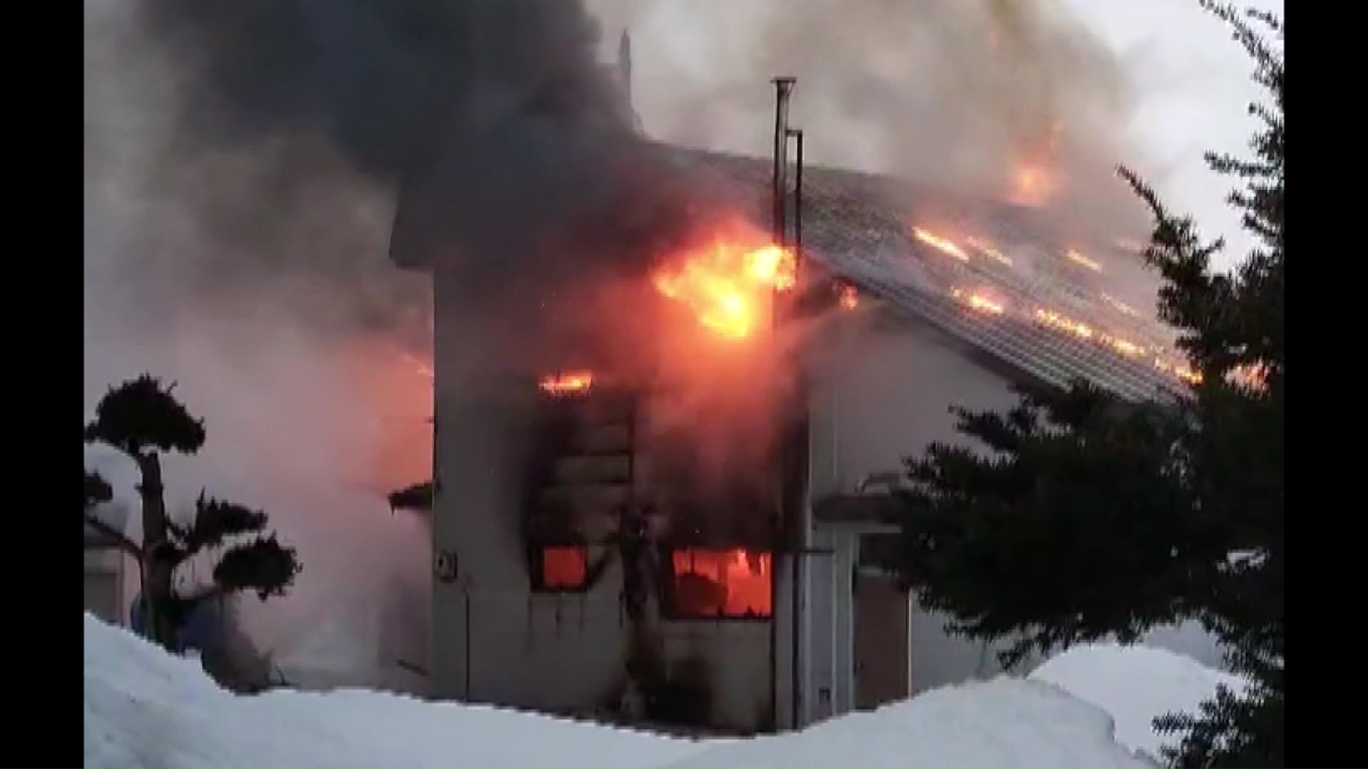 火事があった2階建て住宅（提供：視聴者）