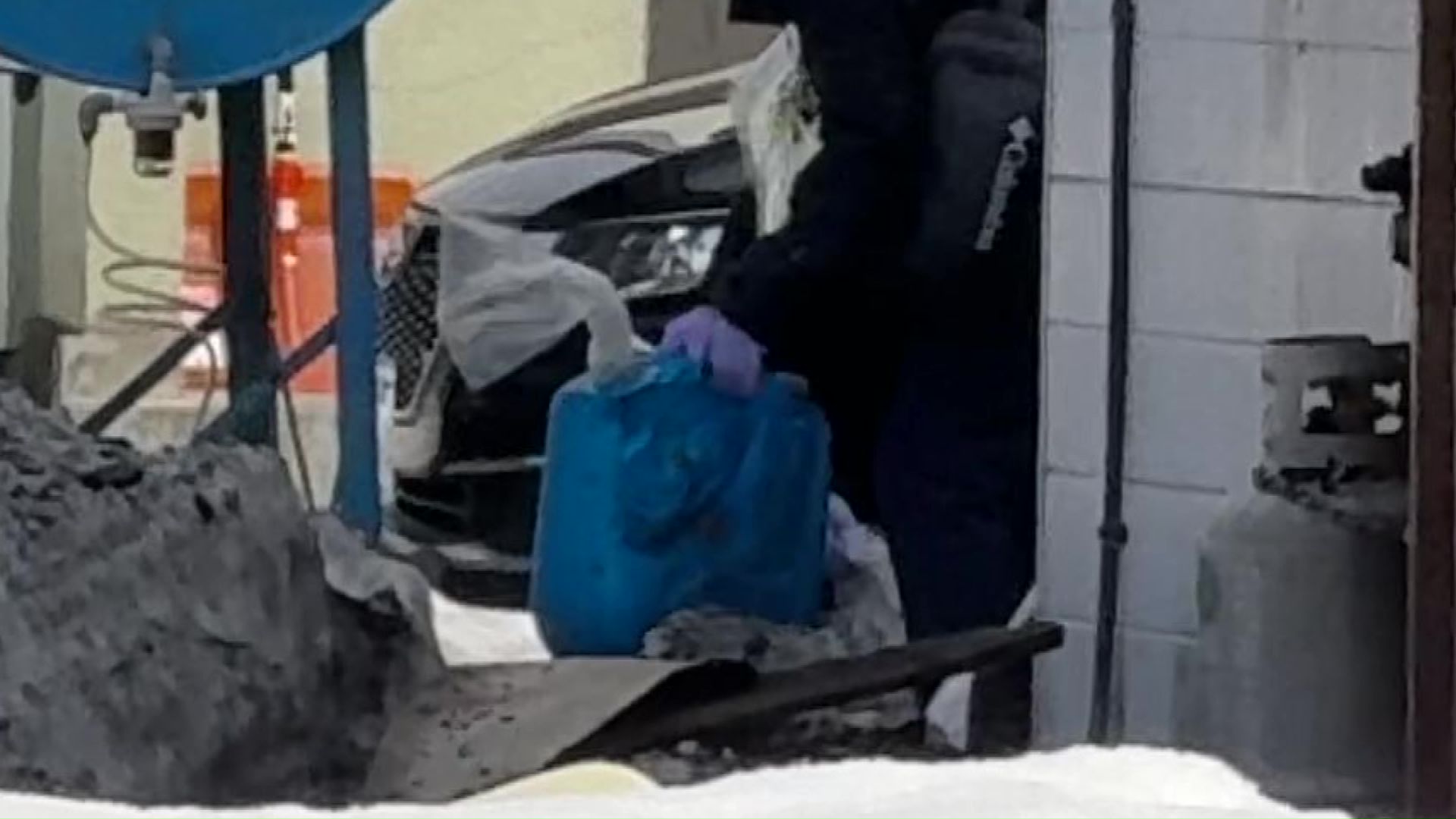 警察が押収したポリタンク