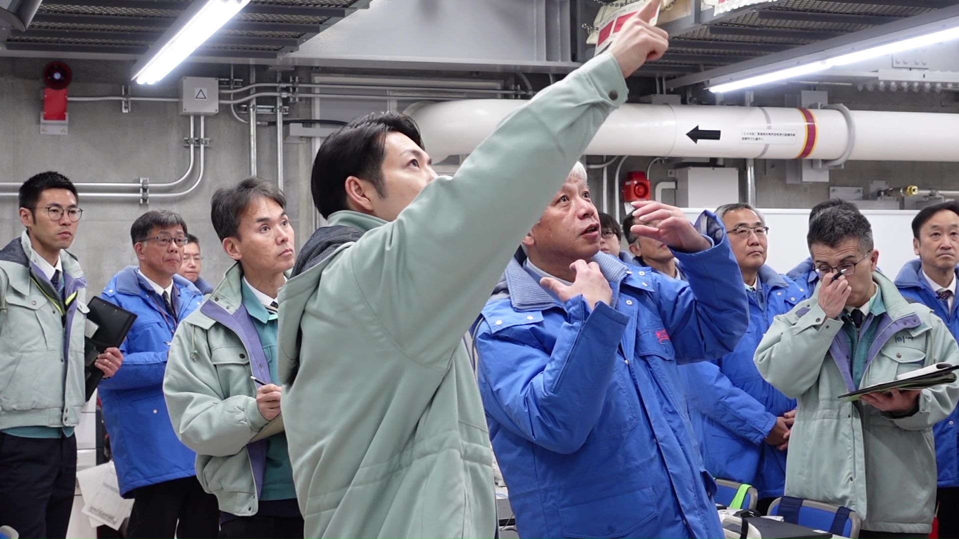 視察した鈴木知事