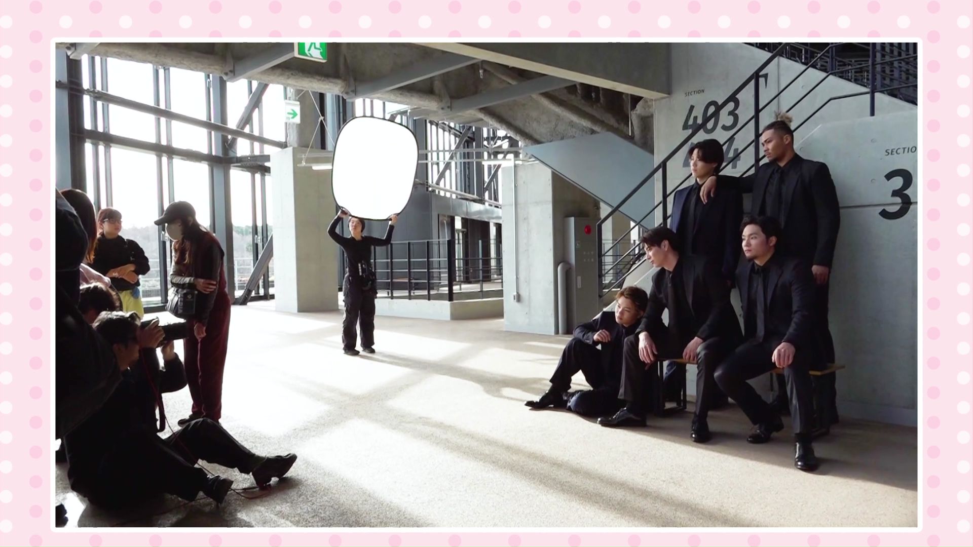 撮影はエスコンフィールドで行われた