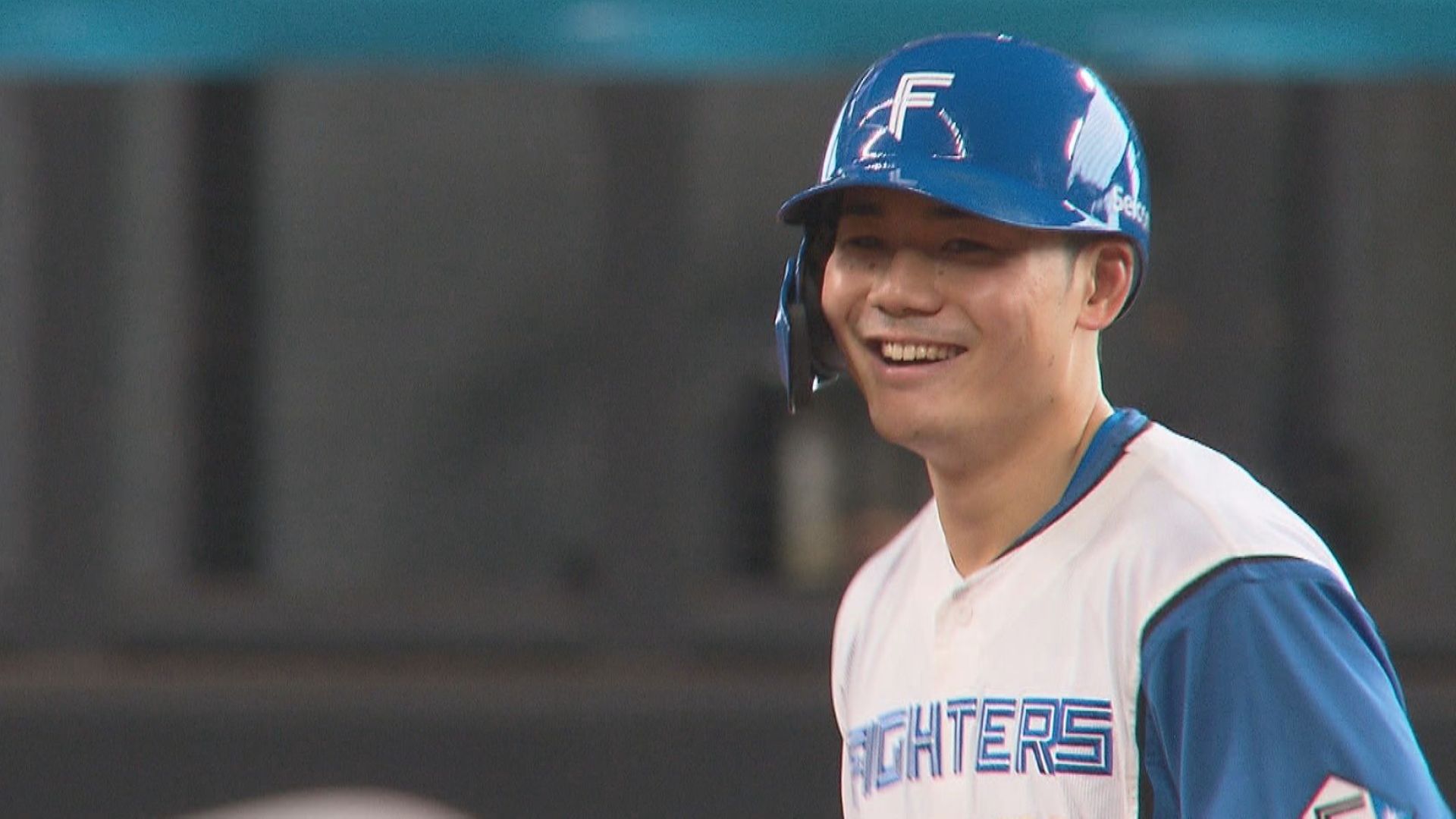 勝ち越しタイムリーを放つ清宮幸太郎選手