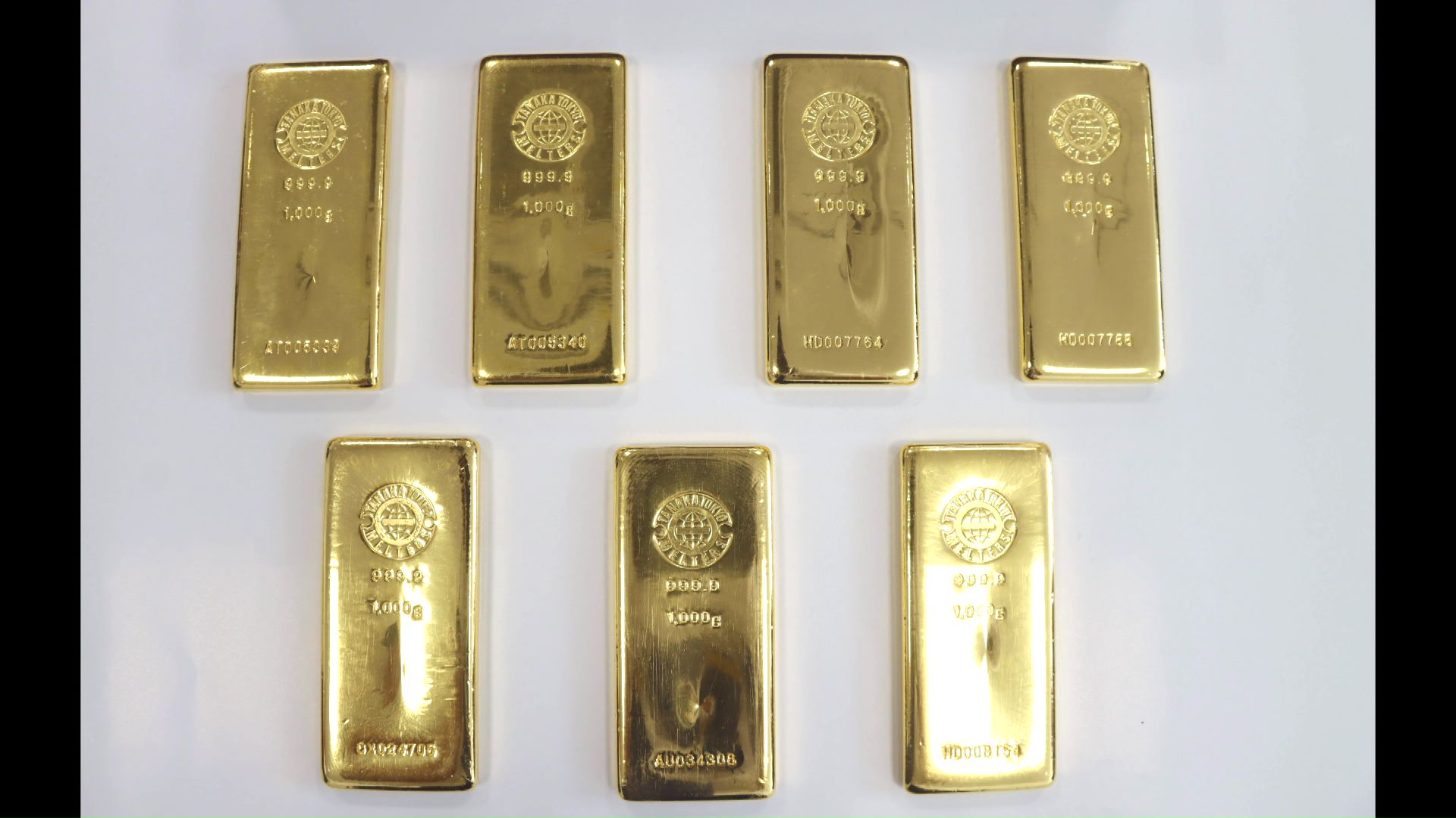 寄付された金の延べ棒7本（提供：倶知安町）