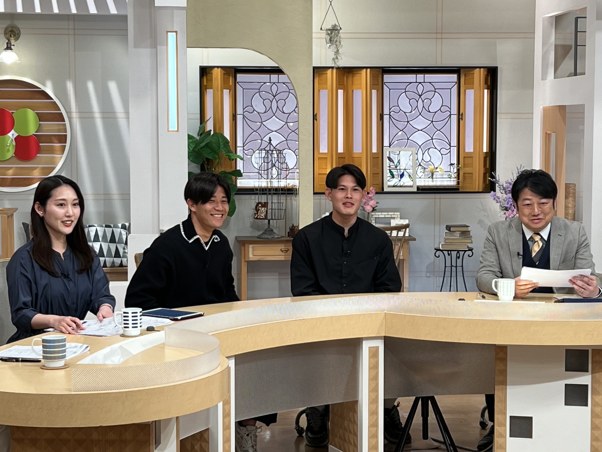 スタジオ出演中の近藤友喜選手と中島大嘉選手