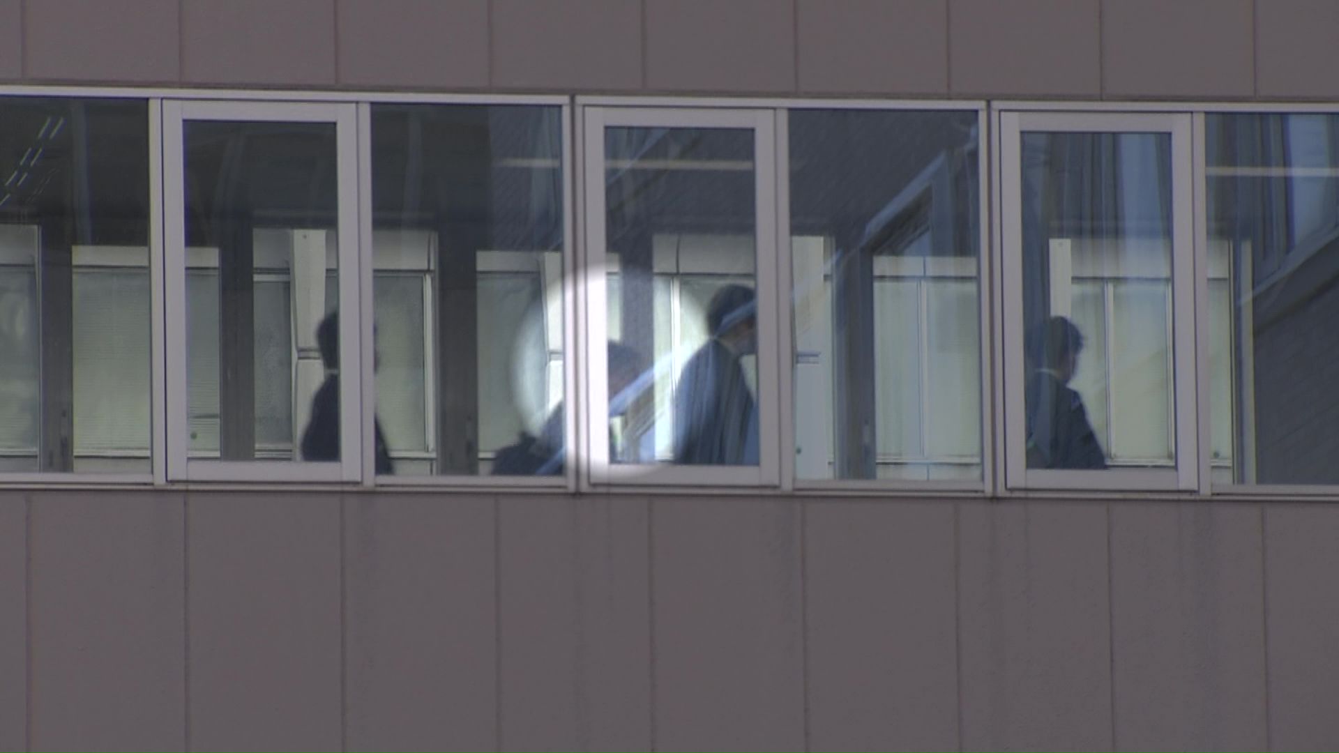 渡り廊下を通って裁判に臨んだ桂田社長