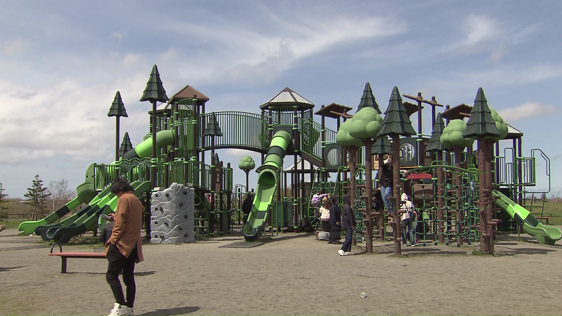 大型の遊具が人気!