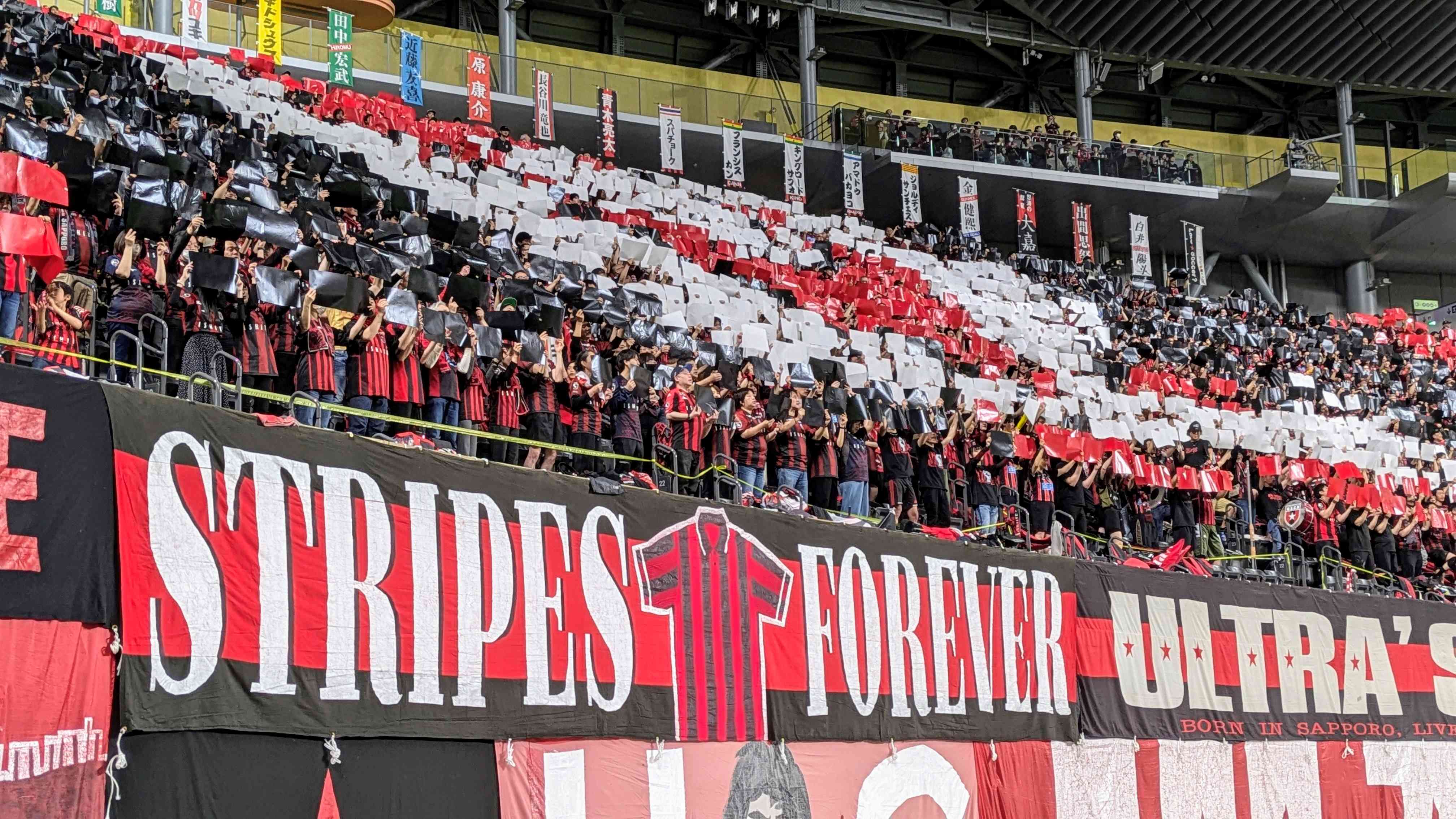 試合前 選手を迎えるサポーター