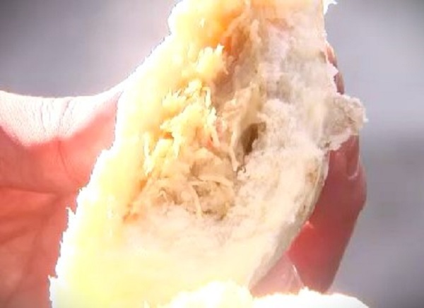 函館朝市名物「かにまん」（資料）