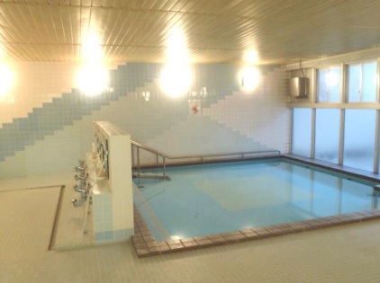 札幌市青少年山の家の浴室（施設のＨＰより）