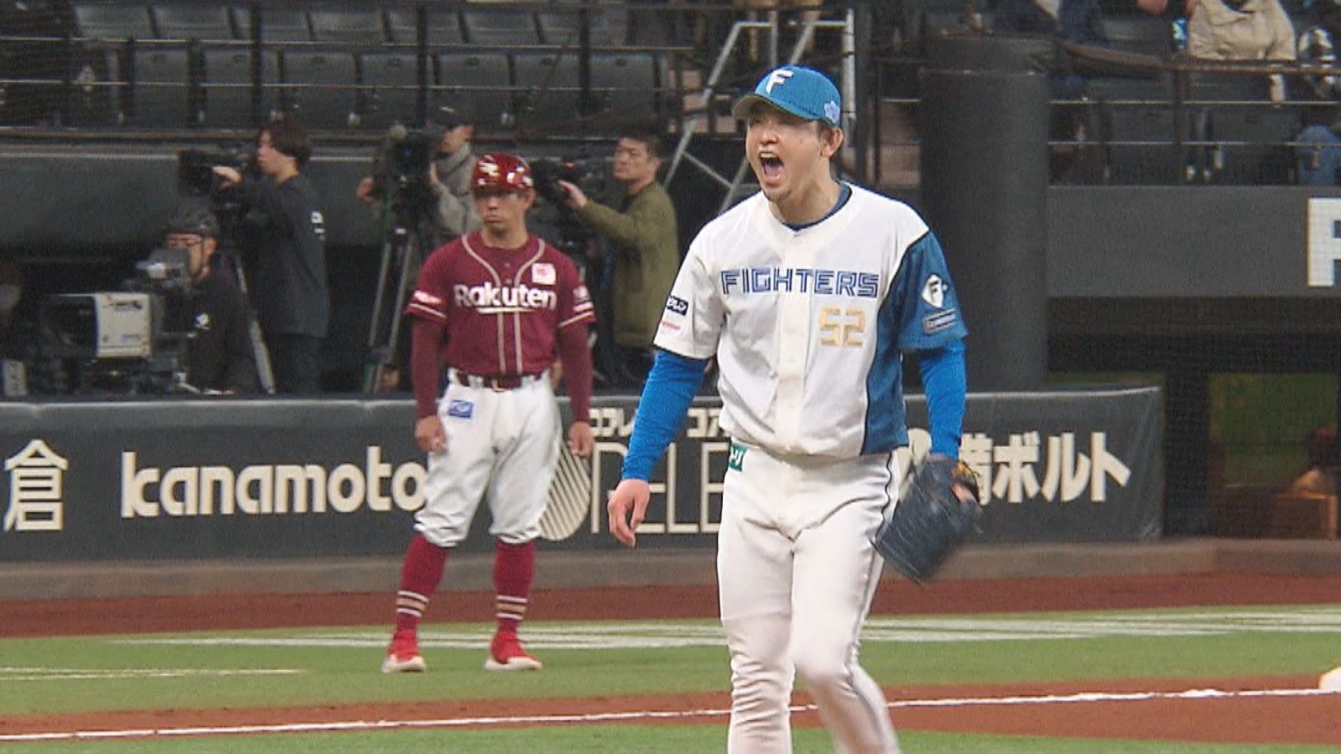 ”見逃し三振3アウト”で雄叫びを挙げる池田隆英投手