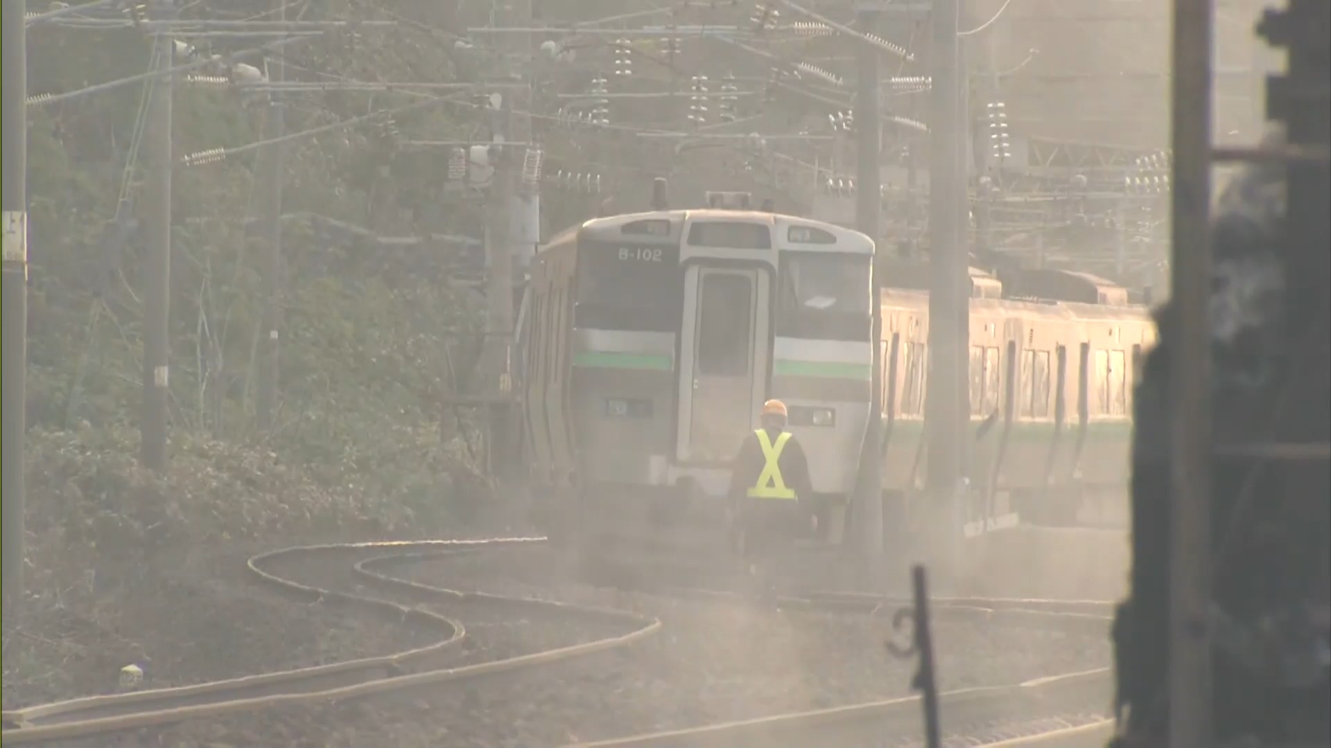 現場近くに止まったままの列車