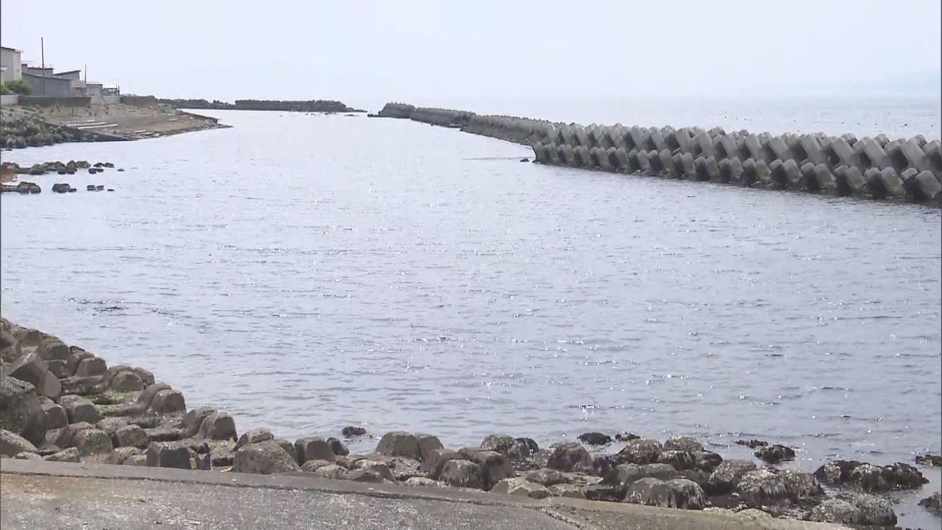 現場一帯には波消しブロックが連なる