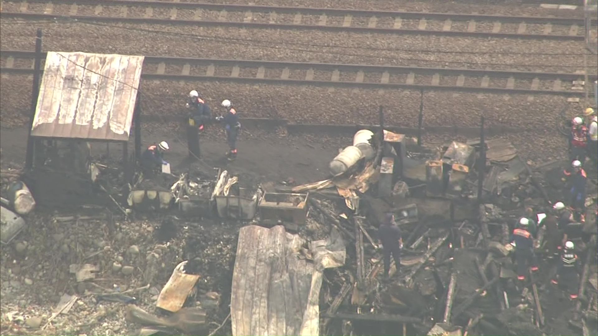 実況見分を行う警察