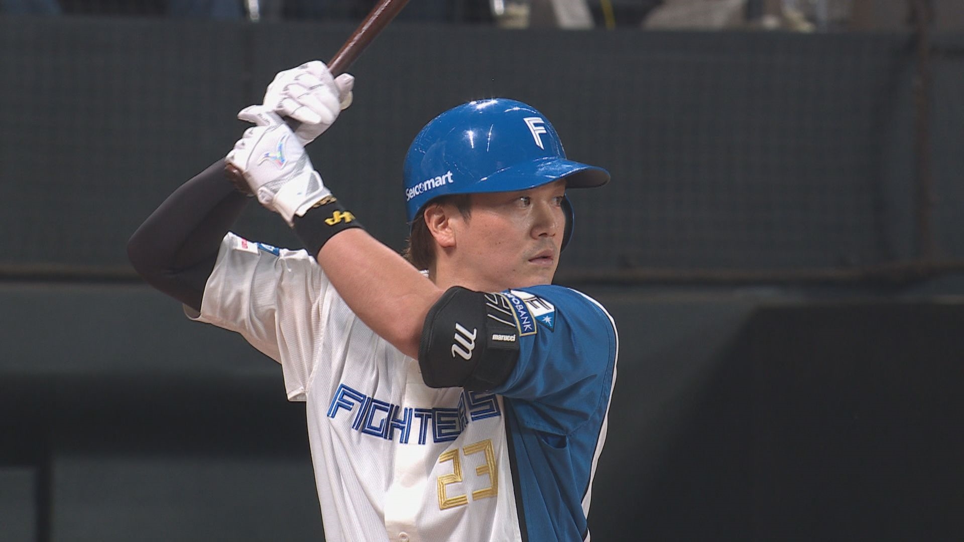 先制タイムリーを放った伏見寅威選手