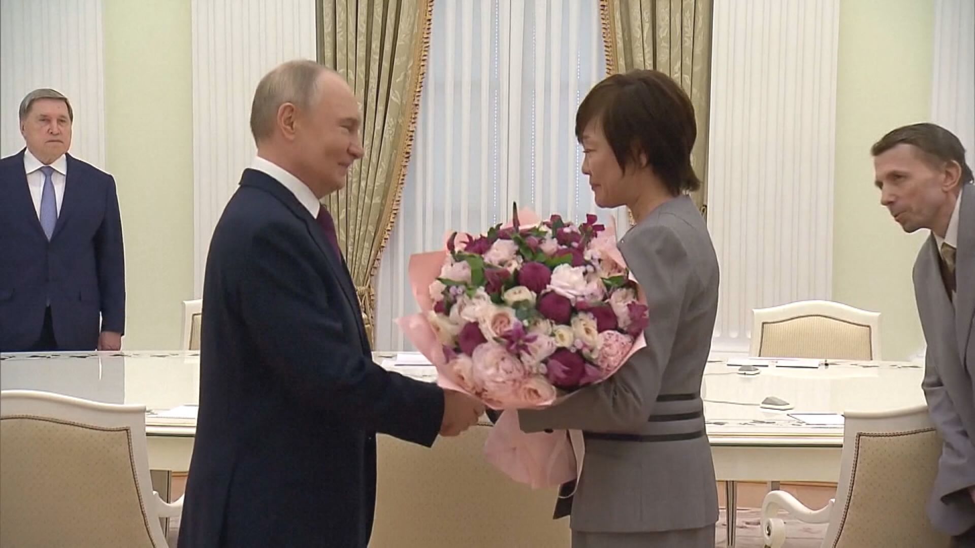 プーチン大統領と安倍昭恵さんがモスクワで面会
