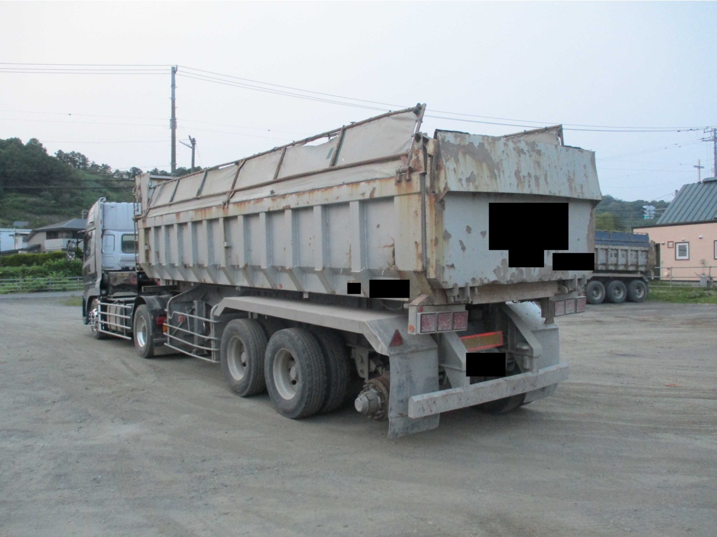 大型トレーラー左後輪からタイヤ脱落（提供：北海道警）