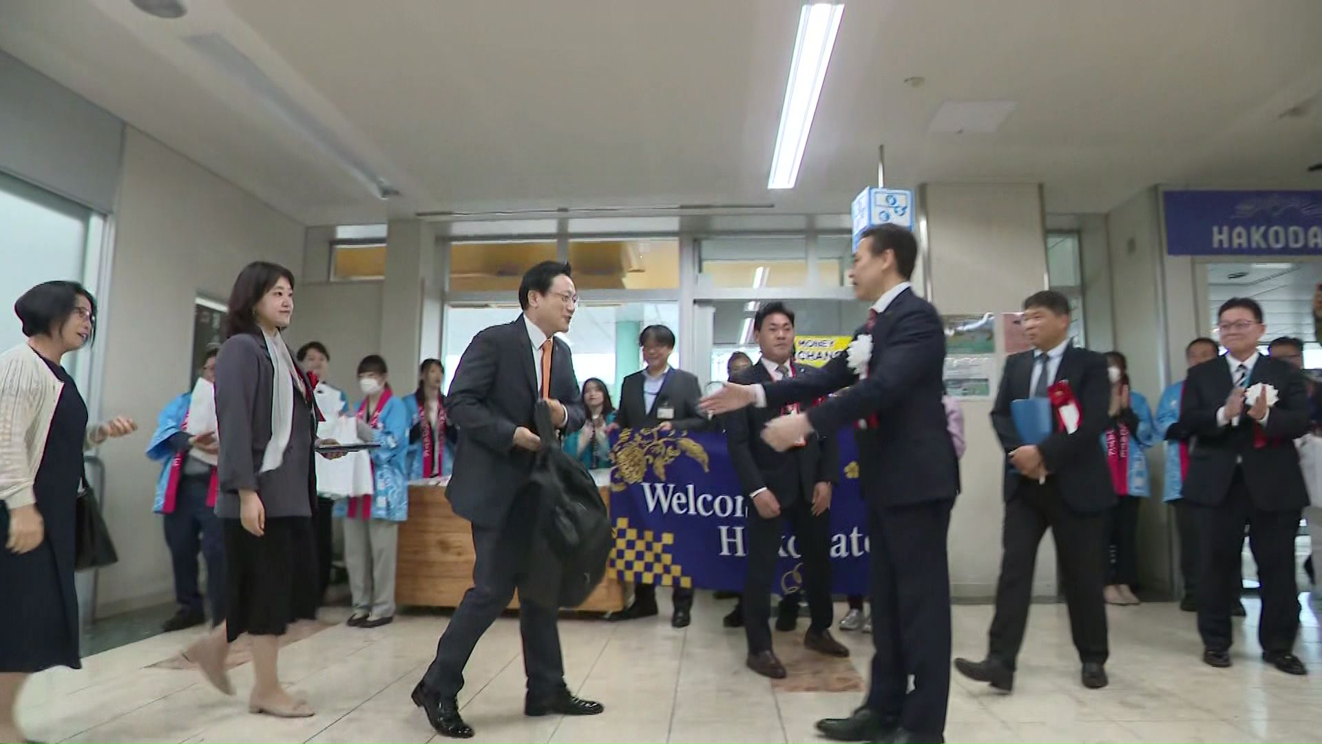 第一便を出迎える