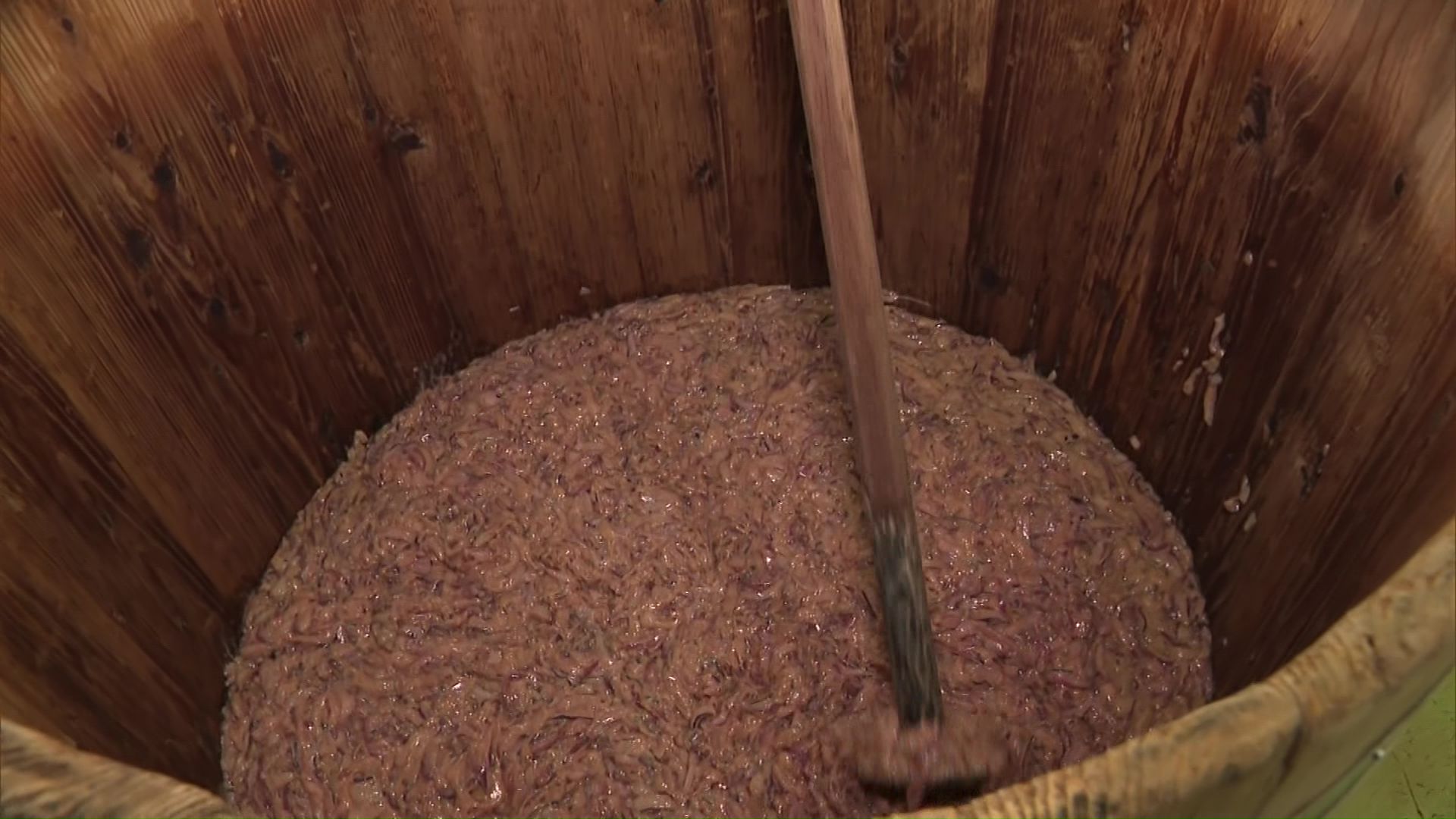 木樽の発酵菌で作る塩辛