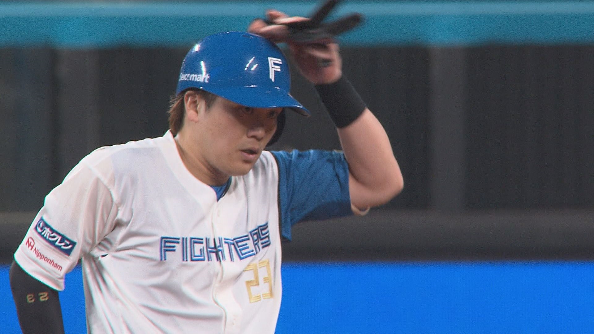 6回タイムリーツーベースを放った伏見寅威選手