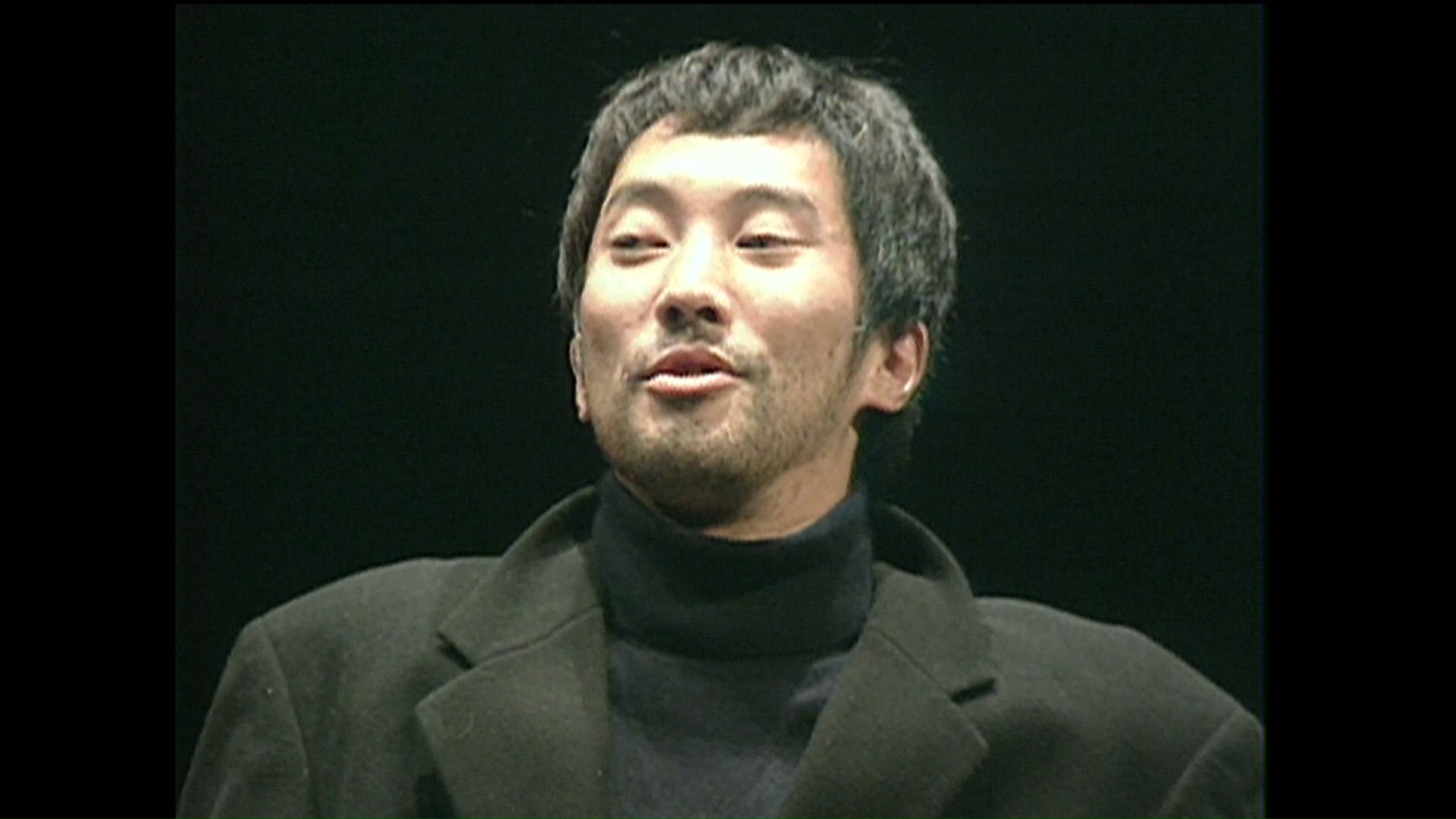 舞台に上がる斎藤さん