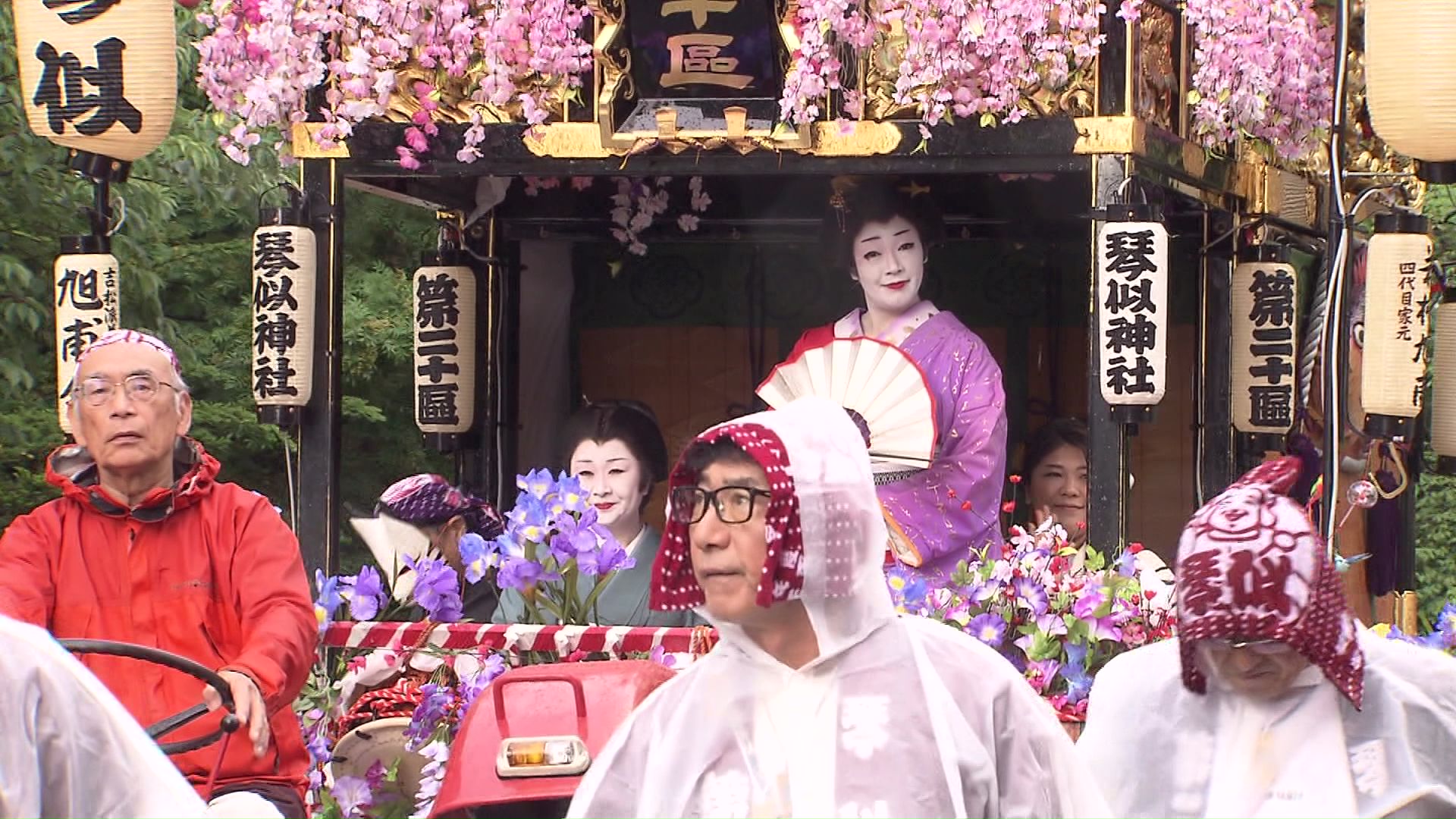 “みこし渡御”は16日に行われる