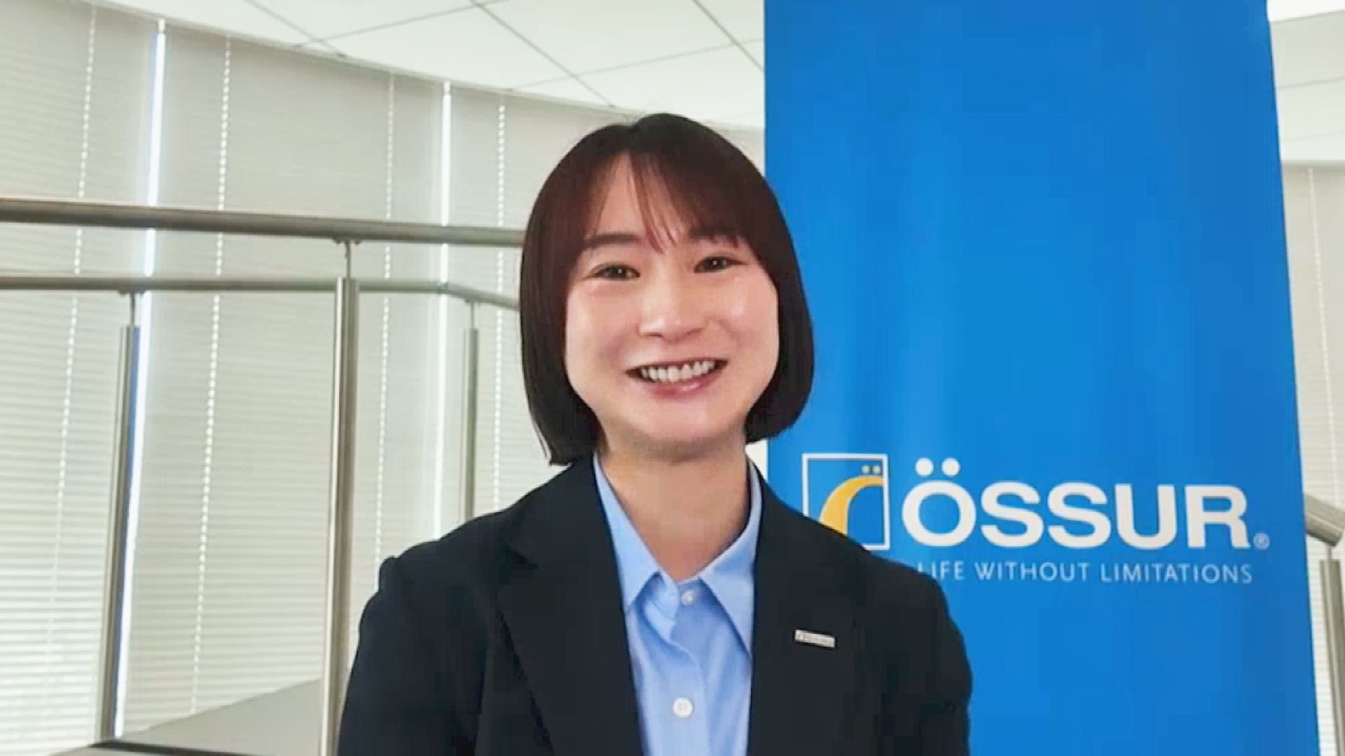 オンラインで引退会見する辻沙絵