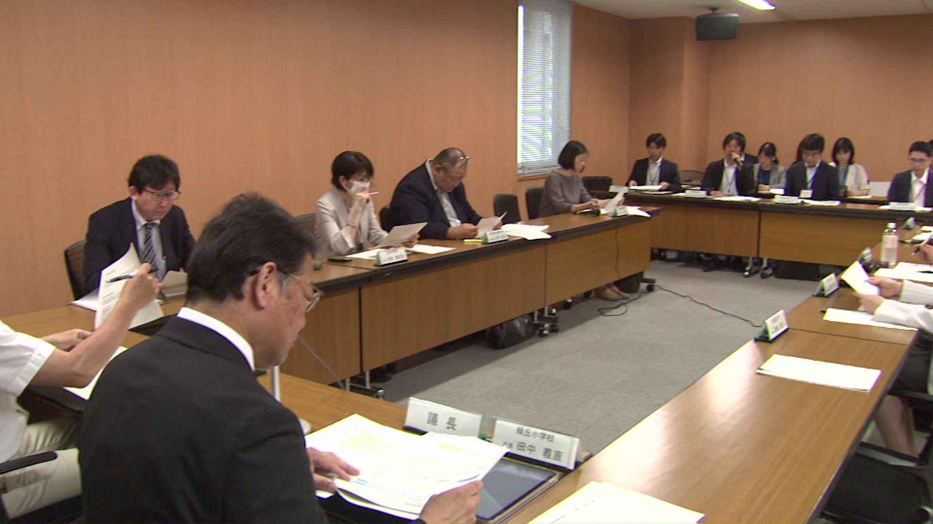 多方面の関係者で構成された検討会議