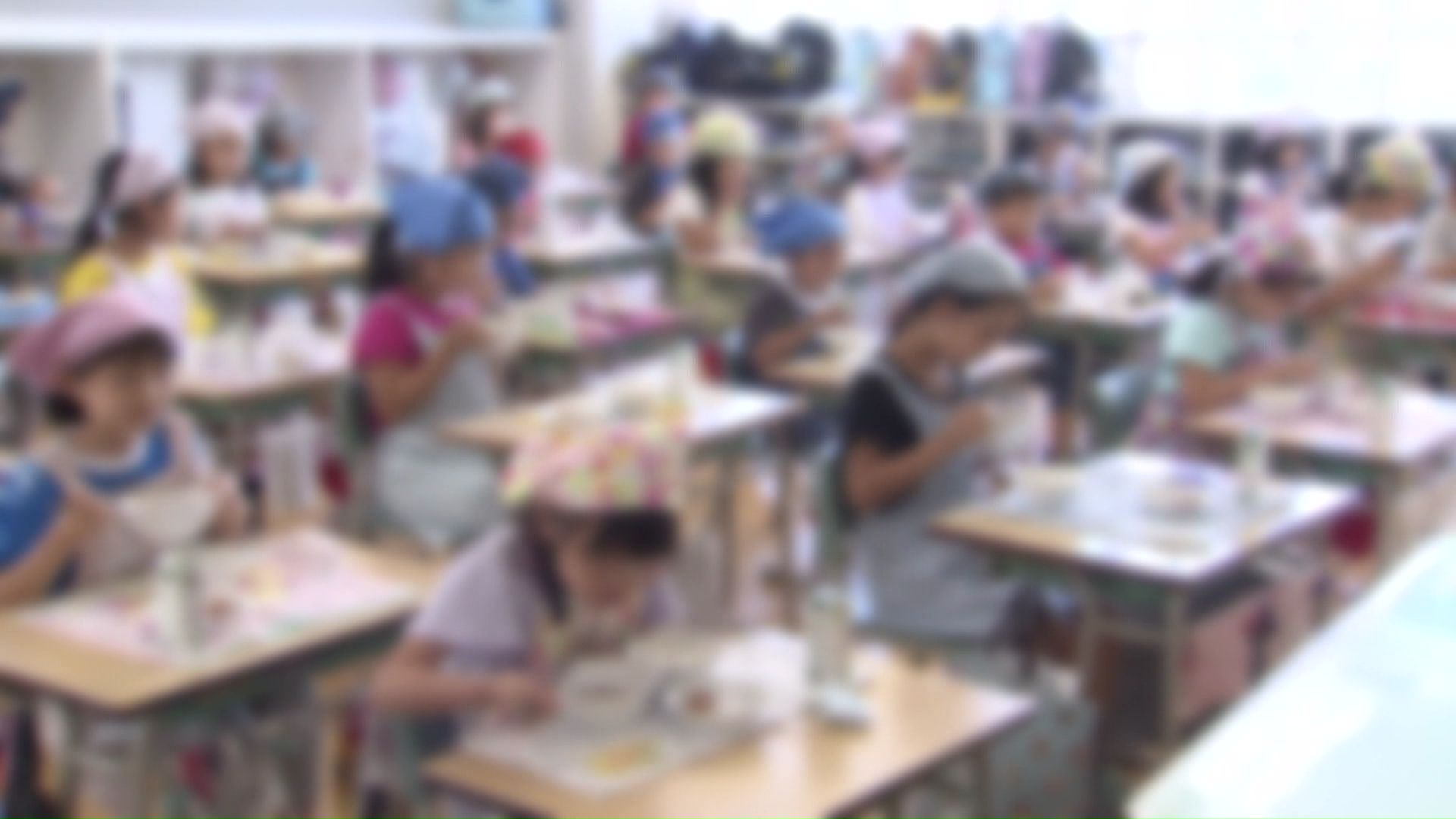 札幌の小中学校など約300校で完全給食を実施（資料）