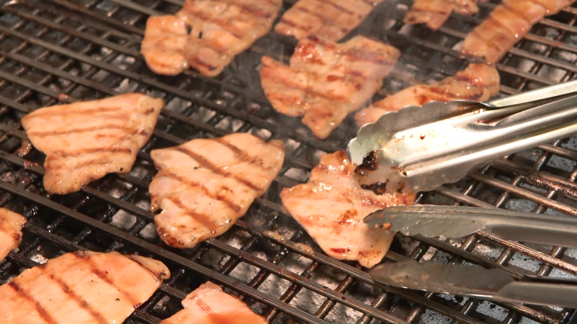 焼き台の前は38℃近くに