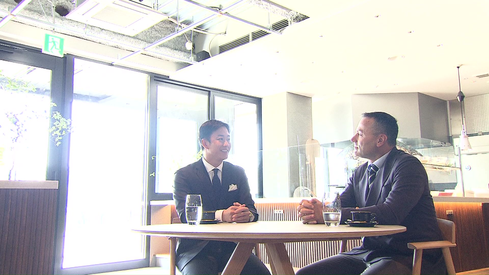 来日した社長と斎藤さんによる意見交換