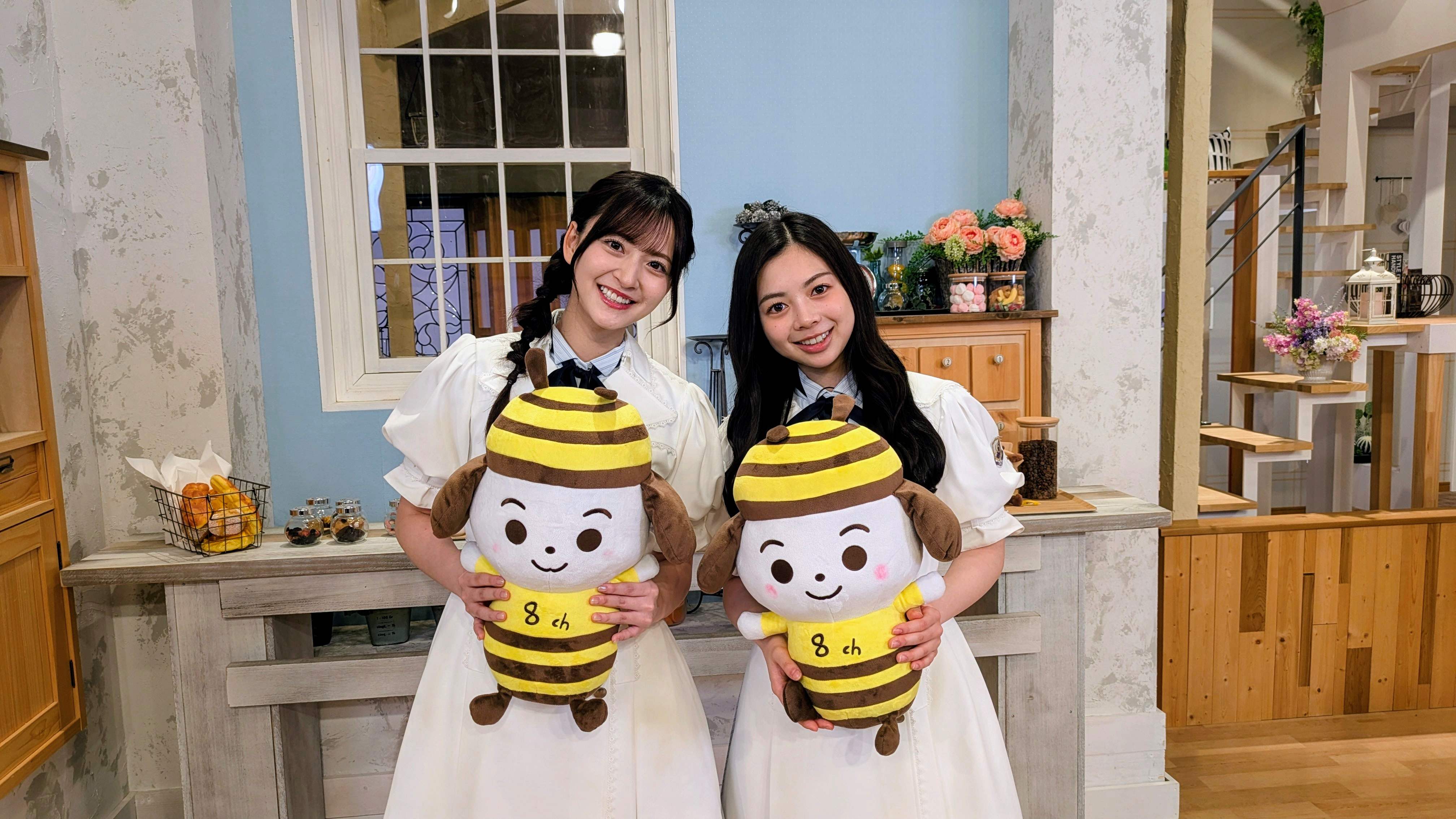 乃木坂46の金川紗耶さん(左)と長嶋凛桜さん(右)