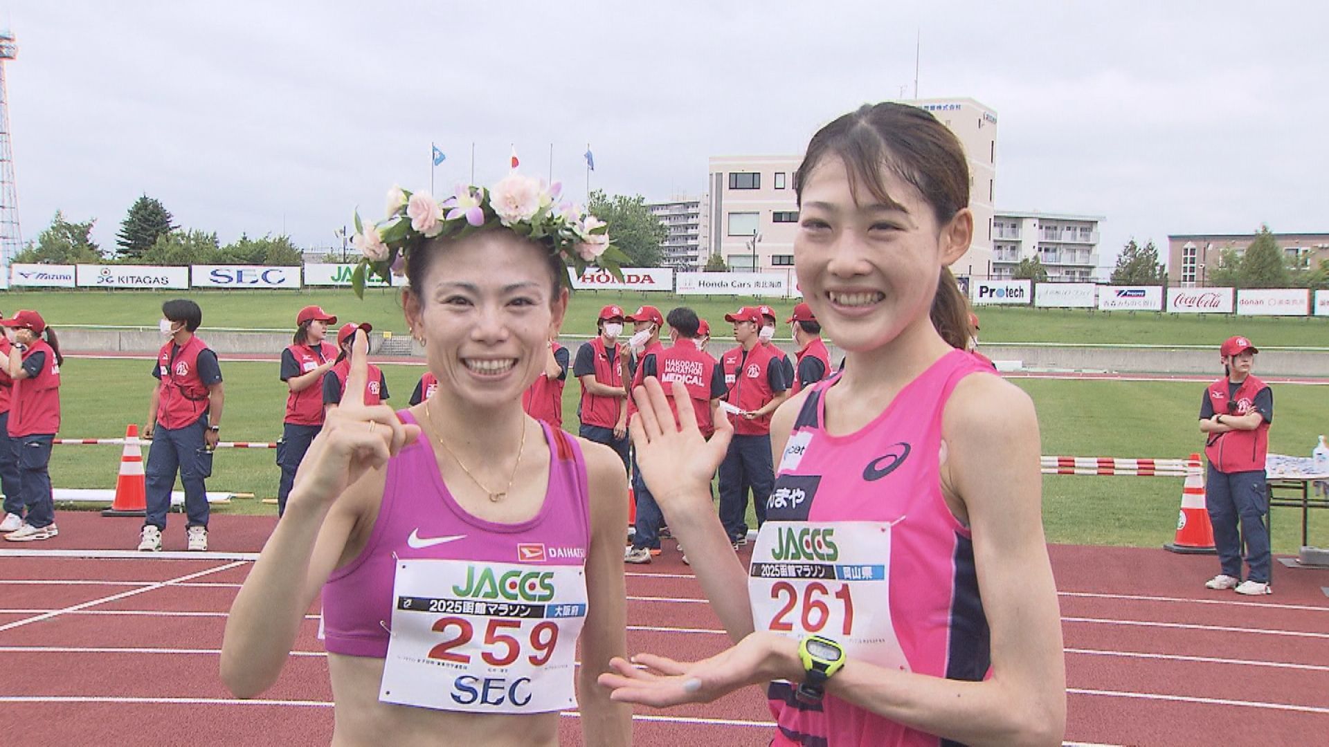 松田瑞生選手(左)と前田穂南選手(右)