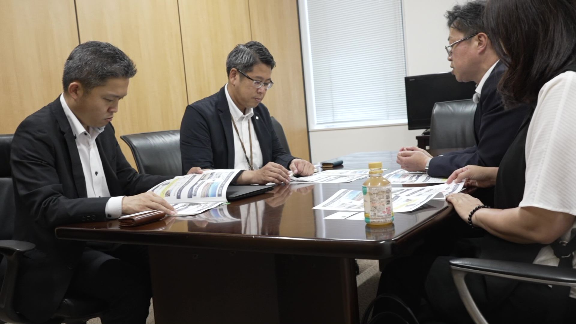 浦島さんとサッポロビール関係者の打ち合わせの様子